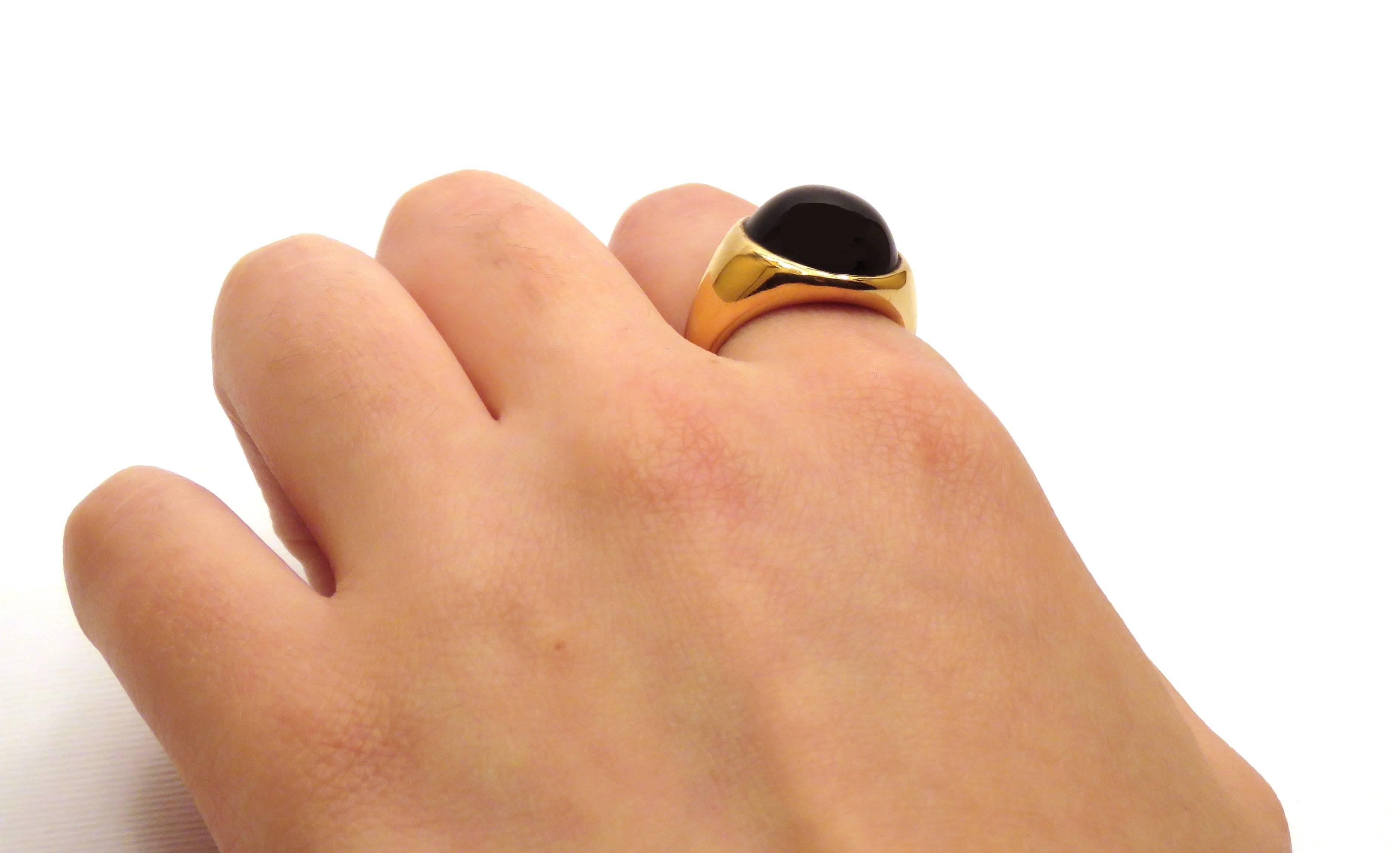 Round Cut 18 Karat Rose Gold Onyx Ring Modern For Sale