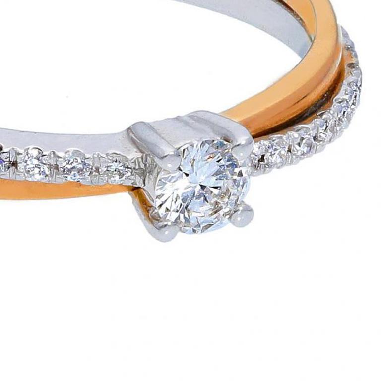 En vente :  Pradera Bague classique bicolore en or blanc et rose 18 carats avec diamants 3