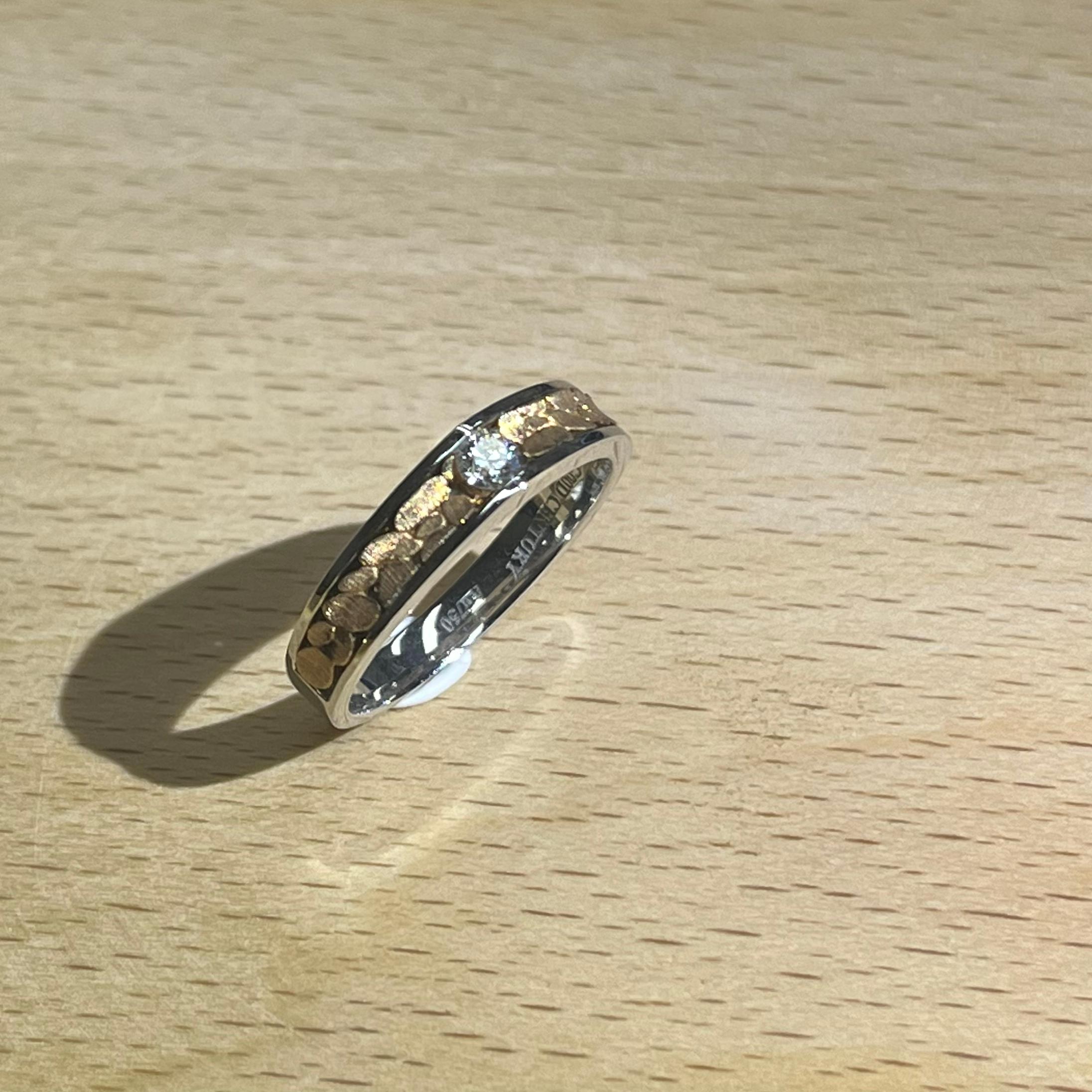 Modern 18K White & Rose Gold Single Natural Diamond Ring For Sale