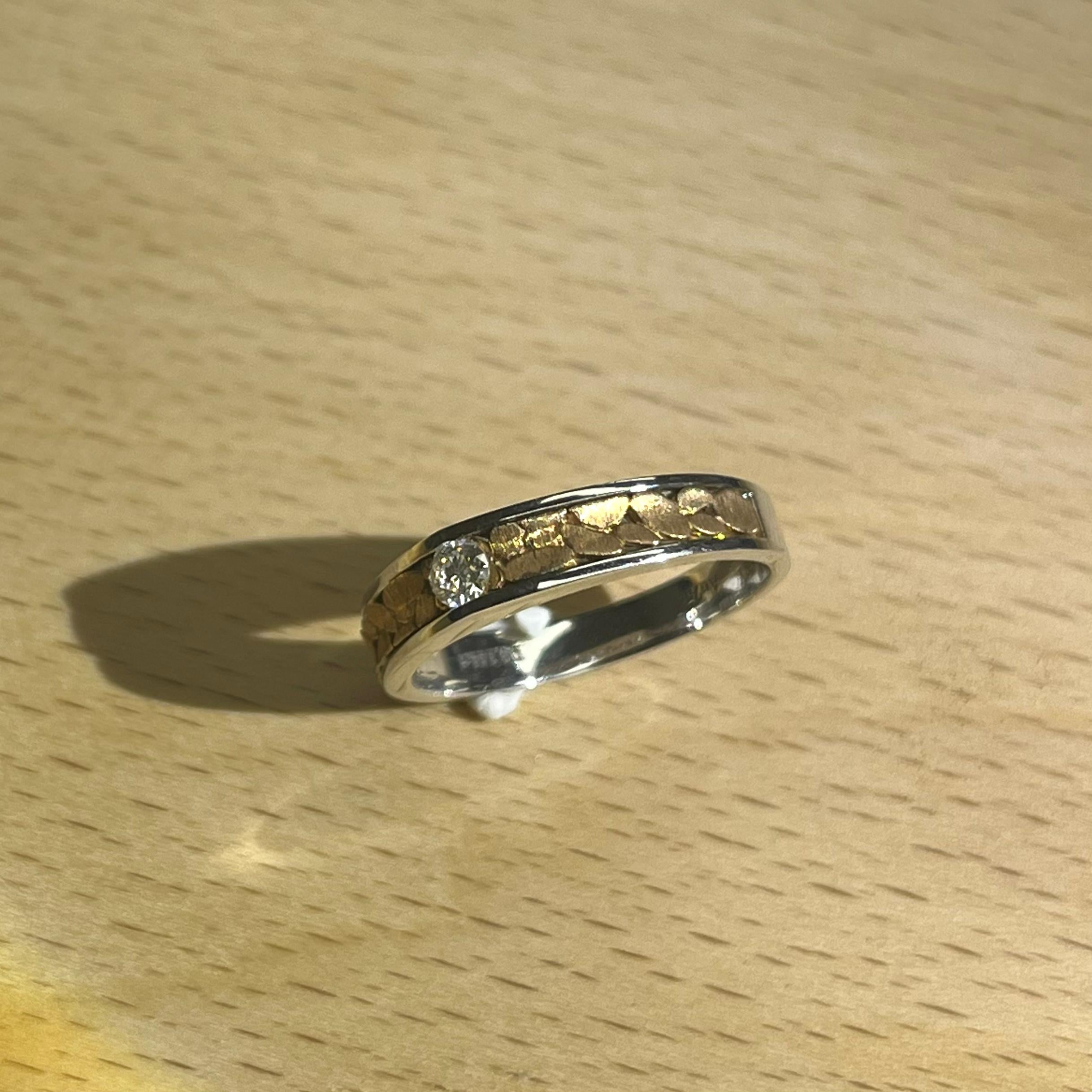 Round Cut 18K White & Rose Gold Single Natural Diamond Ring For Sale