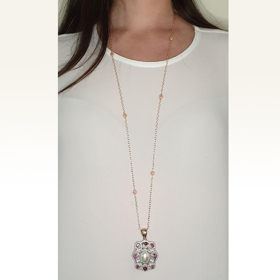 Round Cut 18k White Rose Gold with Tourmaline Pearl and White Diamonds Chain with Pendant For Sale