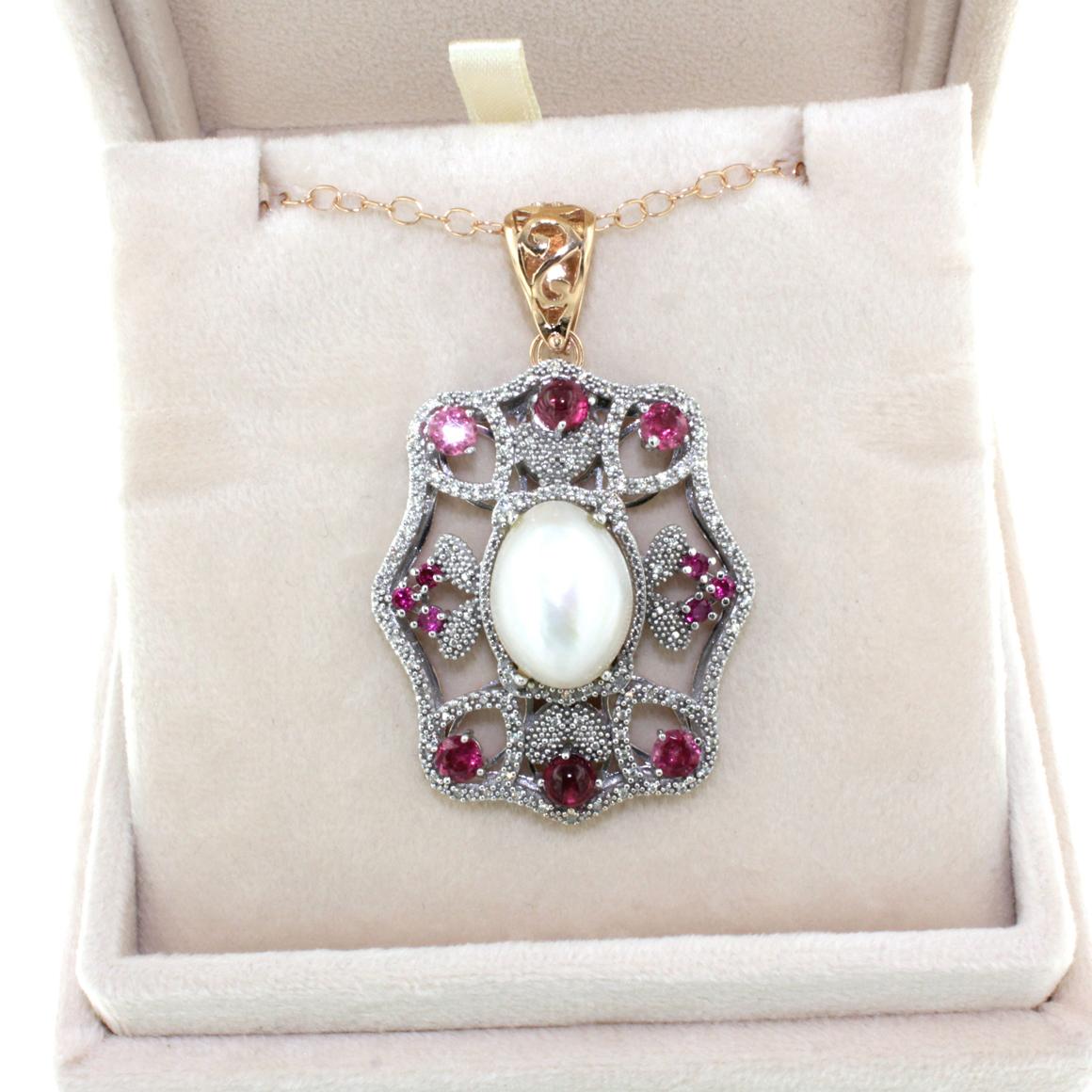 18k White Rose Gold with Tourmaline Pearl and White Diamonds Chain with Pendant For Sale 2