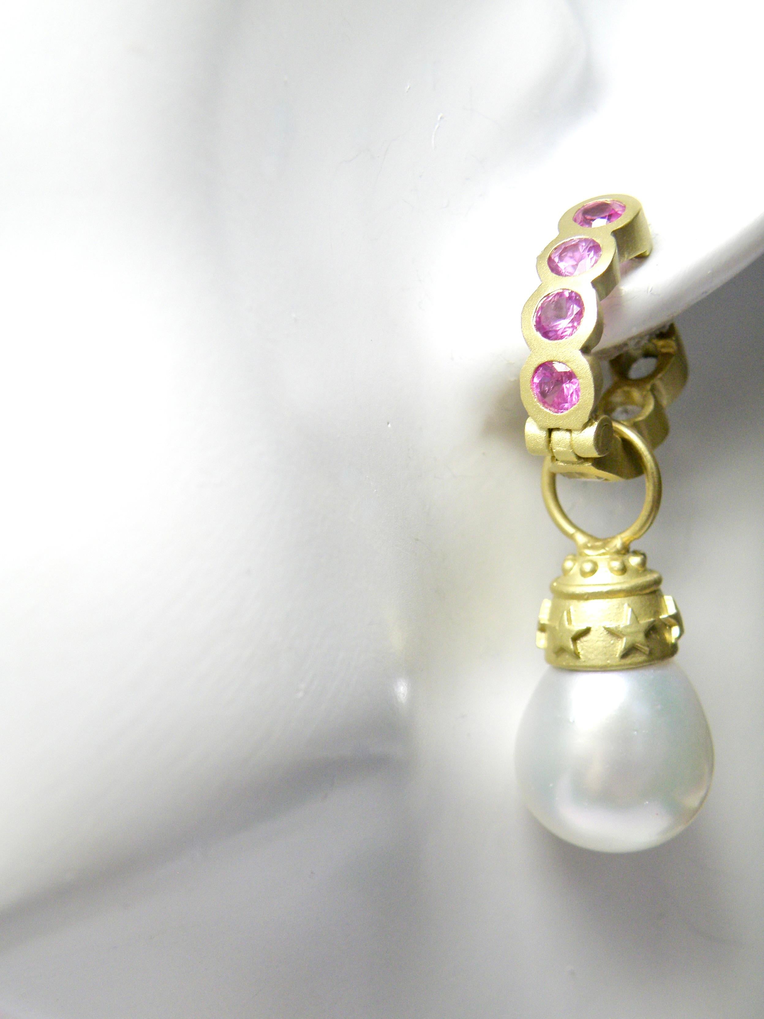 Pendientes de perlas blancas del mar del sur de 18k con zafiro rosa/diamante Huggies Contemporáneo en venta
