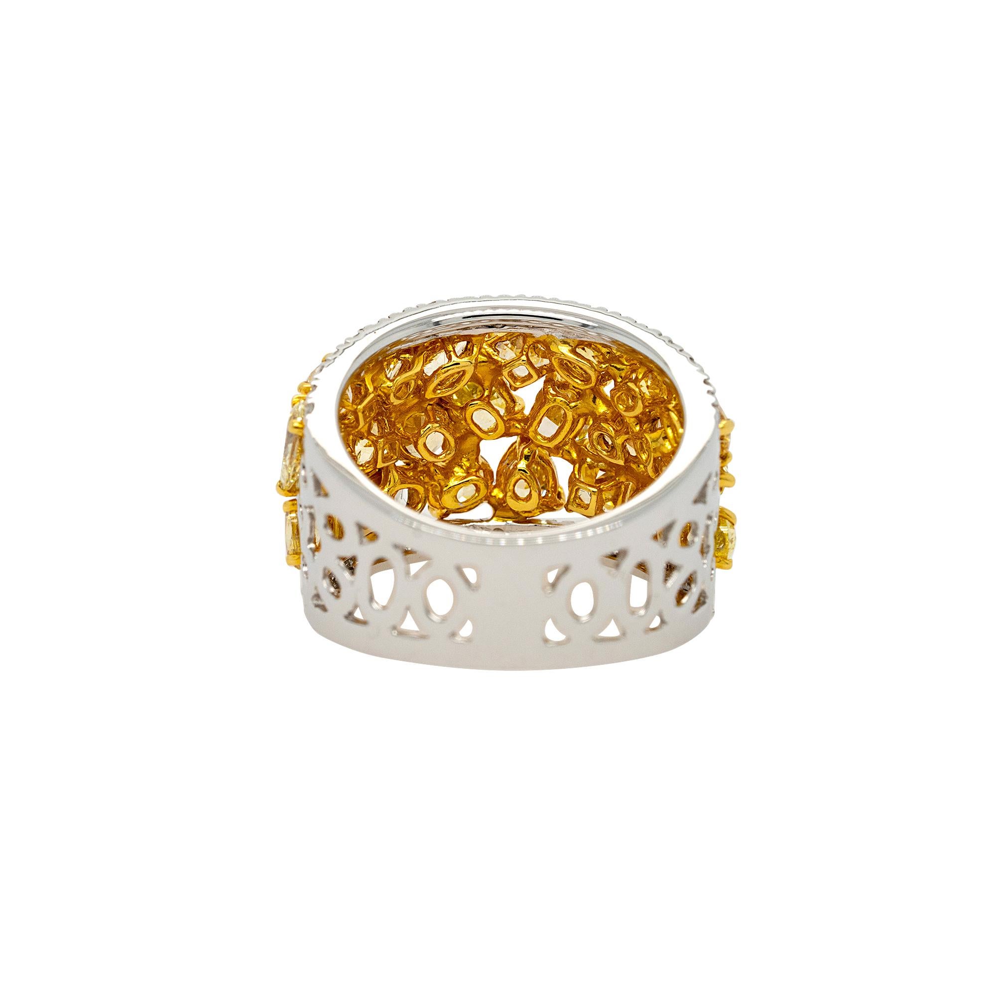 18k White & Yellow Gold 0.44ct Round Brilliant and 5.17ct Fancy Color Dia Ring In New Condition For Sale In Boca Raton, FL