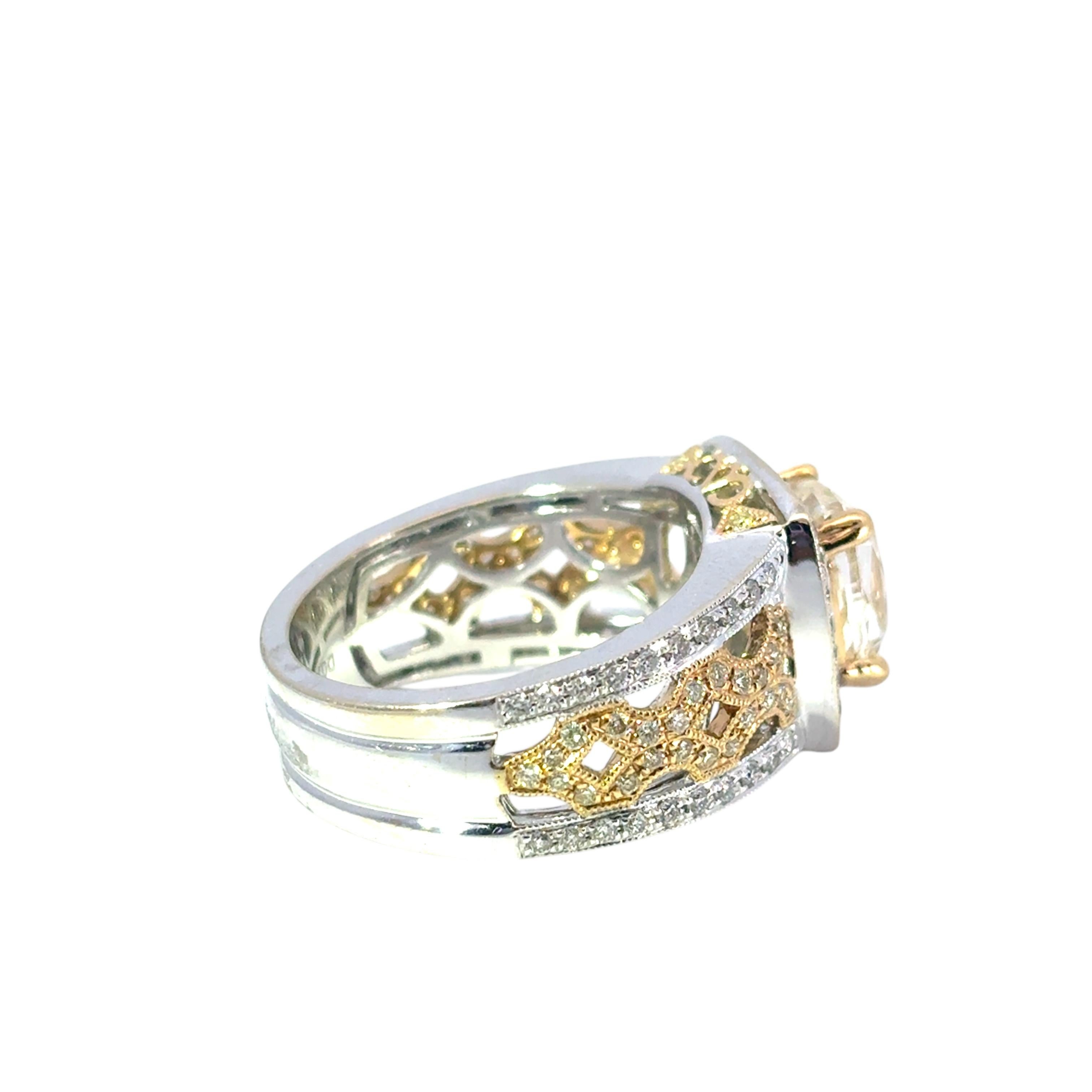 Bague de fiançailles en or blanc 18k jaune 3.02ct Fancy Light Yellow Cushion Diamond en vente 5