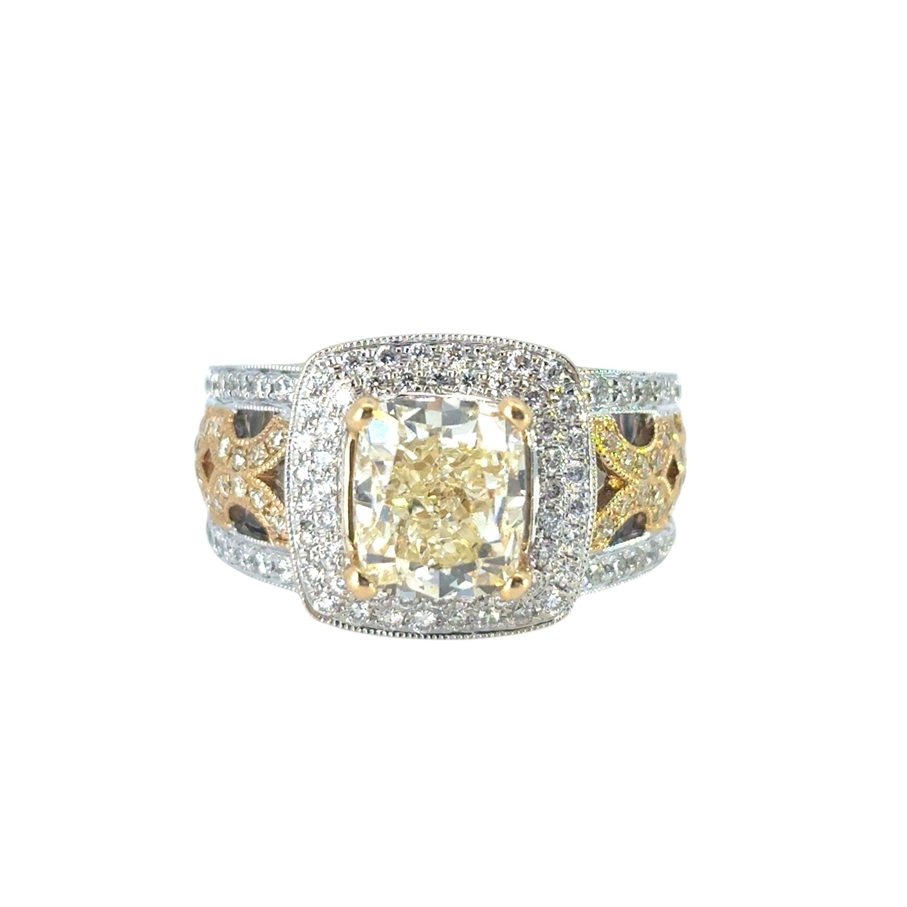 Bague de fiançailles en or blanc et jaune 18k 3.02ct Fancy Light Yellow Cushion Cut Diamond

Cette magnifique bague de fiançailles en diamant de 3.02ct est en excellent état et est prête à être expédiée !

Style : Bague de fiançailles
MATERIAL : Or