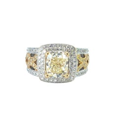 Verlobungsring aus 18 Karat Weiß- und Gelbgold mit 3,02 Karat Fancy Hellgelbem Diamanten im Kissenschliff