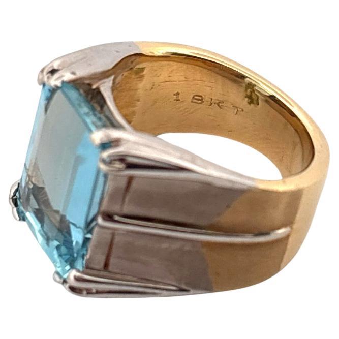 Anello in oro bianco e giallo 18 carati da 5,10 carati con pietra acquamarina blu taglio smeraldo in vendita 4