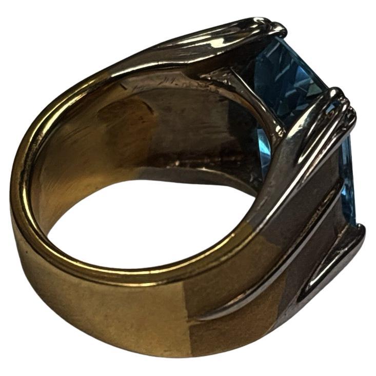 Anello in oro bianco e giallo 18 carati da 5,10 carati con pietra acquamarina blu taglio smeraldo in vendita 1
