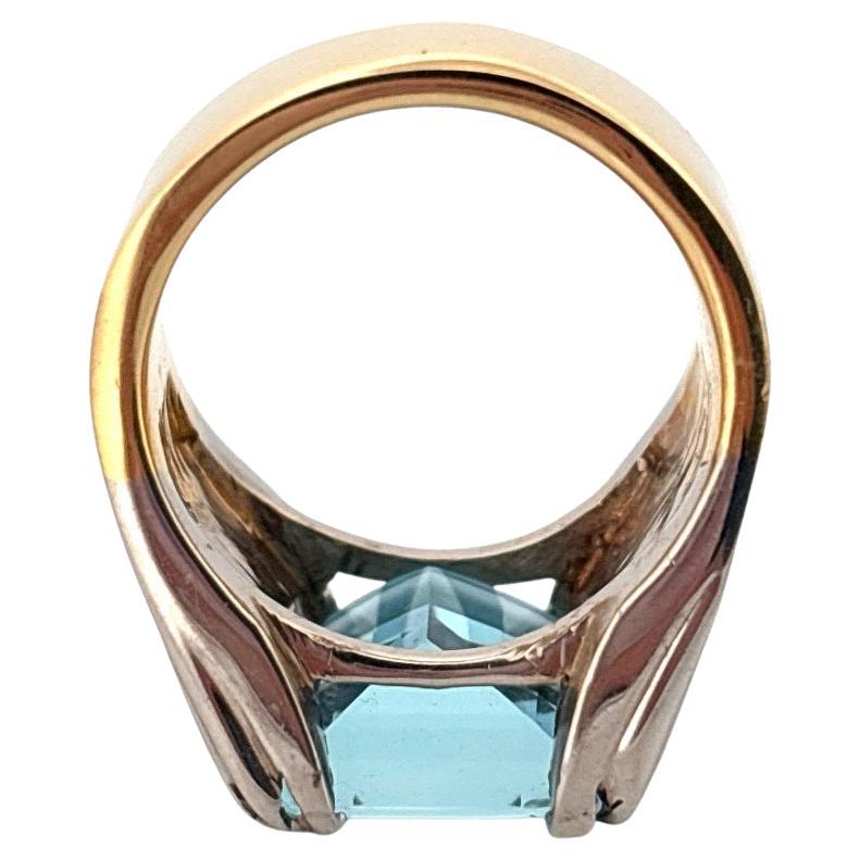 Anello in oro bianco e giallo 18 carati da 5,10 carati con pietra acquamarina blu taglio smeraldo in vendita 3