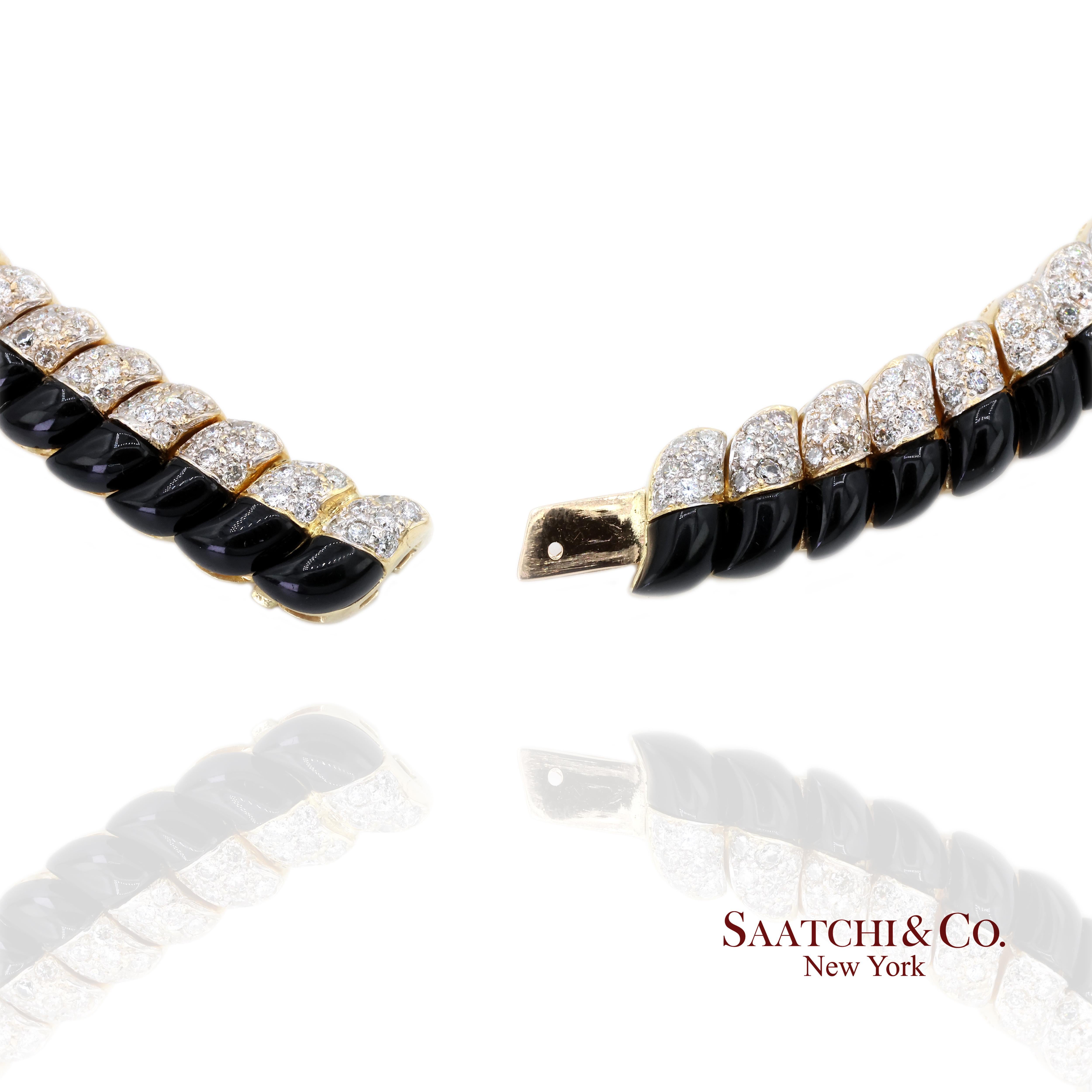Collier en or blanc et jaune 18K composé d'onyx naturel noir et de diamants blancs naturels Excellent état - En vente à New York, NY