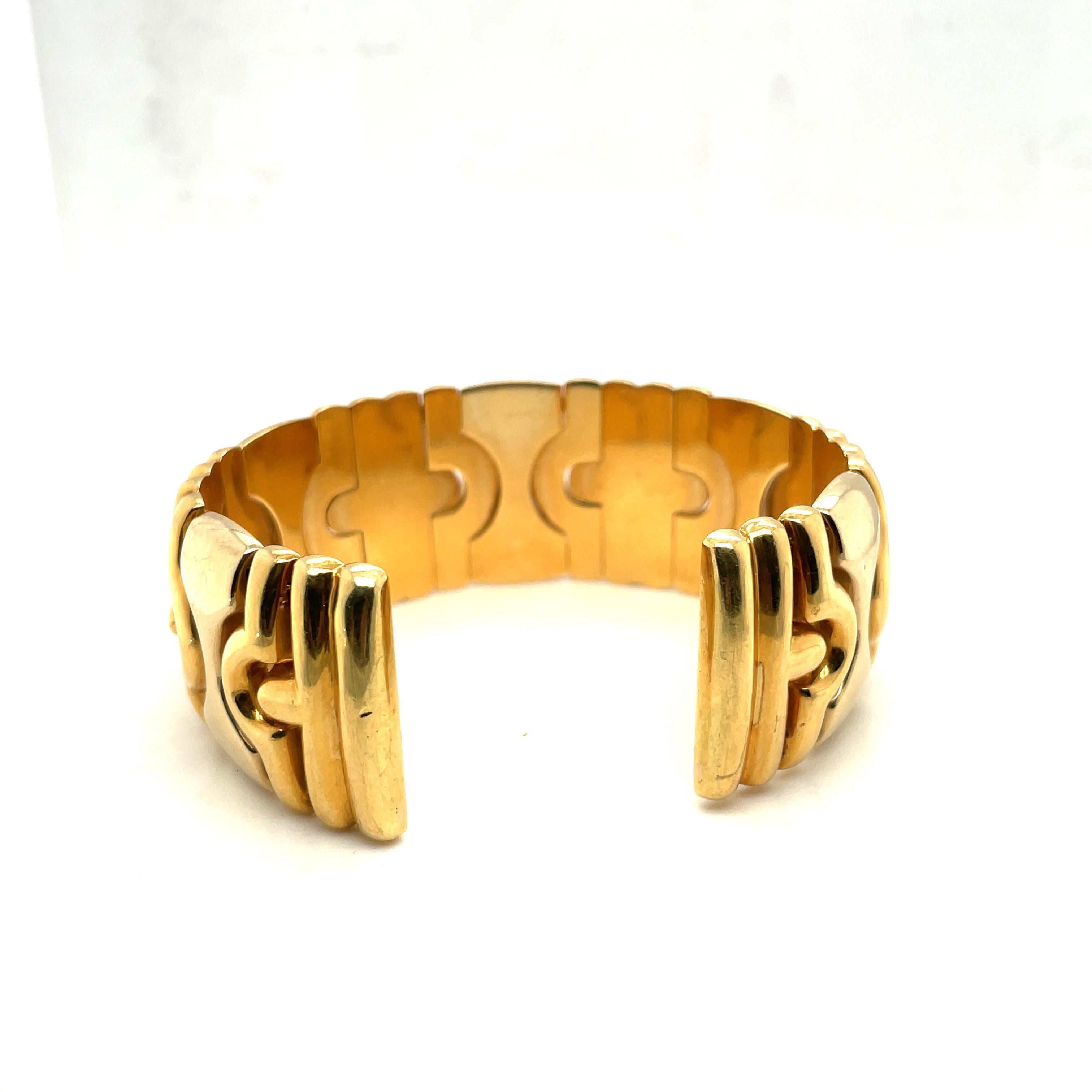 18K White & Yellow Gold Cuff Bangle Bracelet In Good Condition For Sale In New York, NY