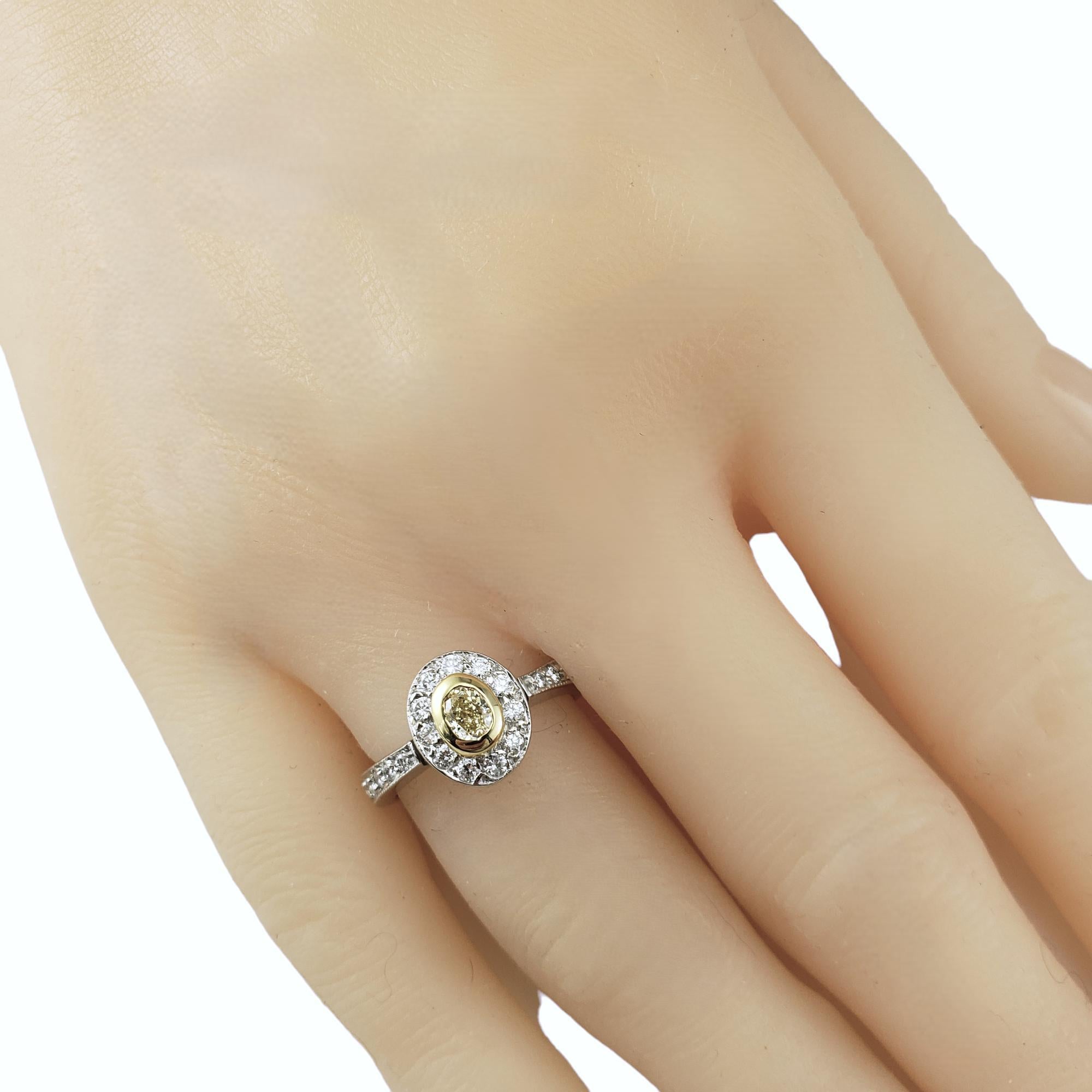 Bague de fiançailles en or blanc et jaune 18 carats avec diamants taille 6,5  #17330 en vente 3