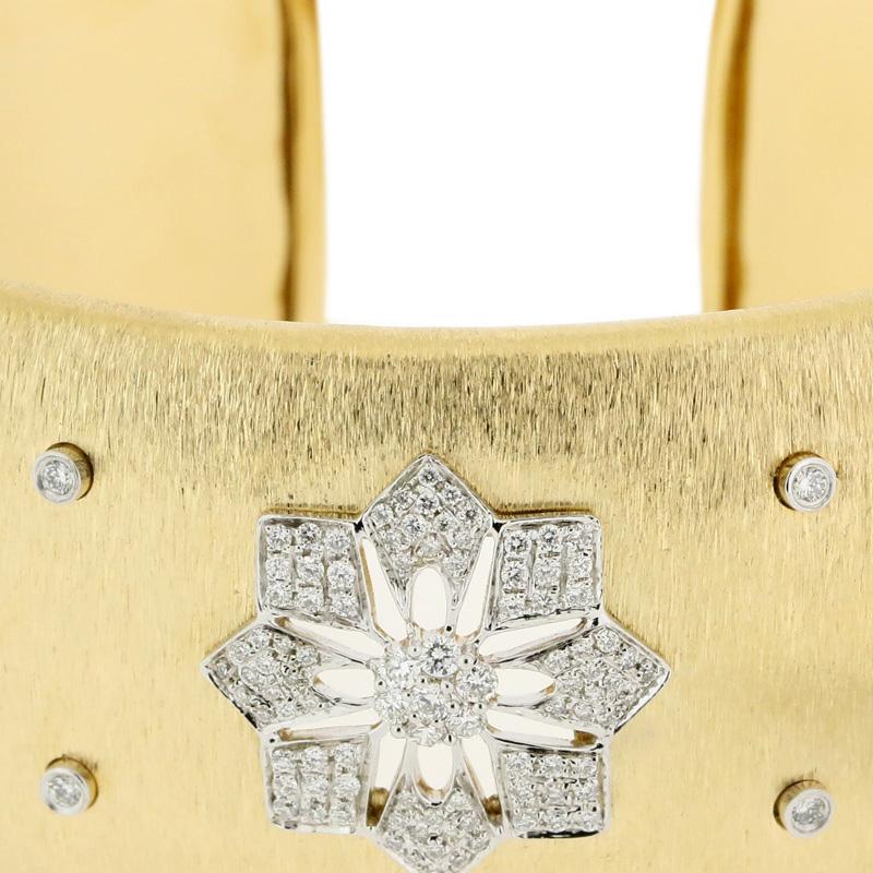 18K Weißgold und Gelbgold - 62.30 GM
289 Diamanten - 1,86 CT

Vorlaufzeit: 3-4 Wochen

Das Familienunternehmen Althoff Jewelry hat eine Mission - elegante, luxuriöse und anmutige Stücke zu kreieren. Entdecken Sie Armbänder, Ohrringe und Ringe aus 18