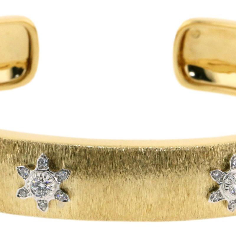 18 Karat Weißgold und Gelbgold - 24.62 GM
28 Diamanten – 0,35 Karat

Vorlaufzeit: 3–4 Wochen

Das Familienunternehmen Althoff Jewelry hat es sich zur Aufgabe gemacht, elegante, luxuriöse und anmutige Stücke zu kreieren. Entdecken Sie Armbänder,