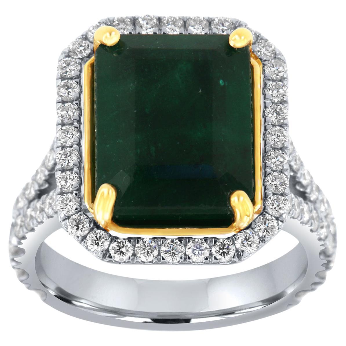 Bague en or blanc et jaune 18 carats avec halo de diamants et émeraude verte certifiée GIA de 6,82 carats