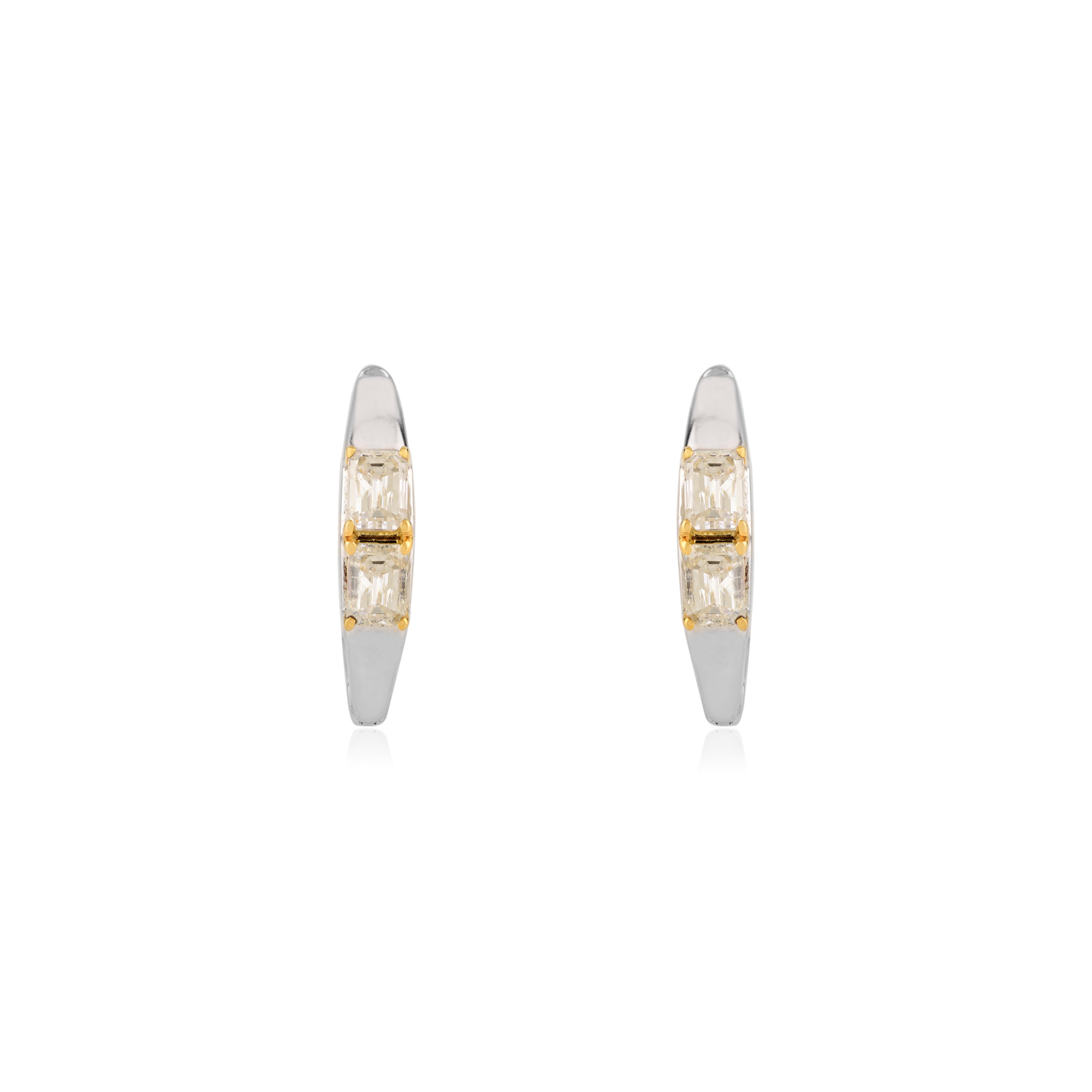 Moderne Boucles d'oreilles Huggie en or blanc et jaune 18K avec diamants octogonaux Everyday Wear en vente