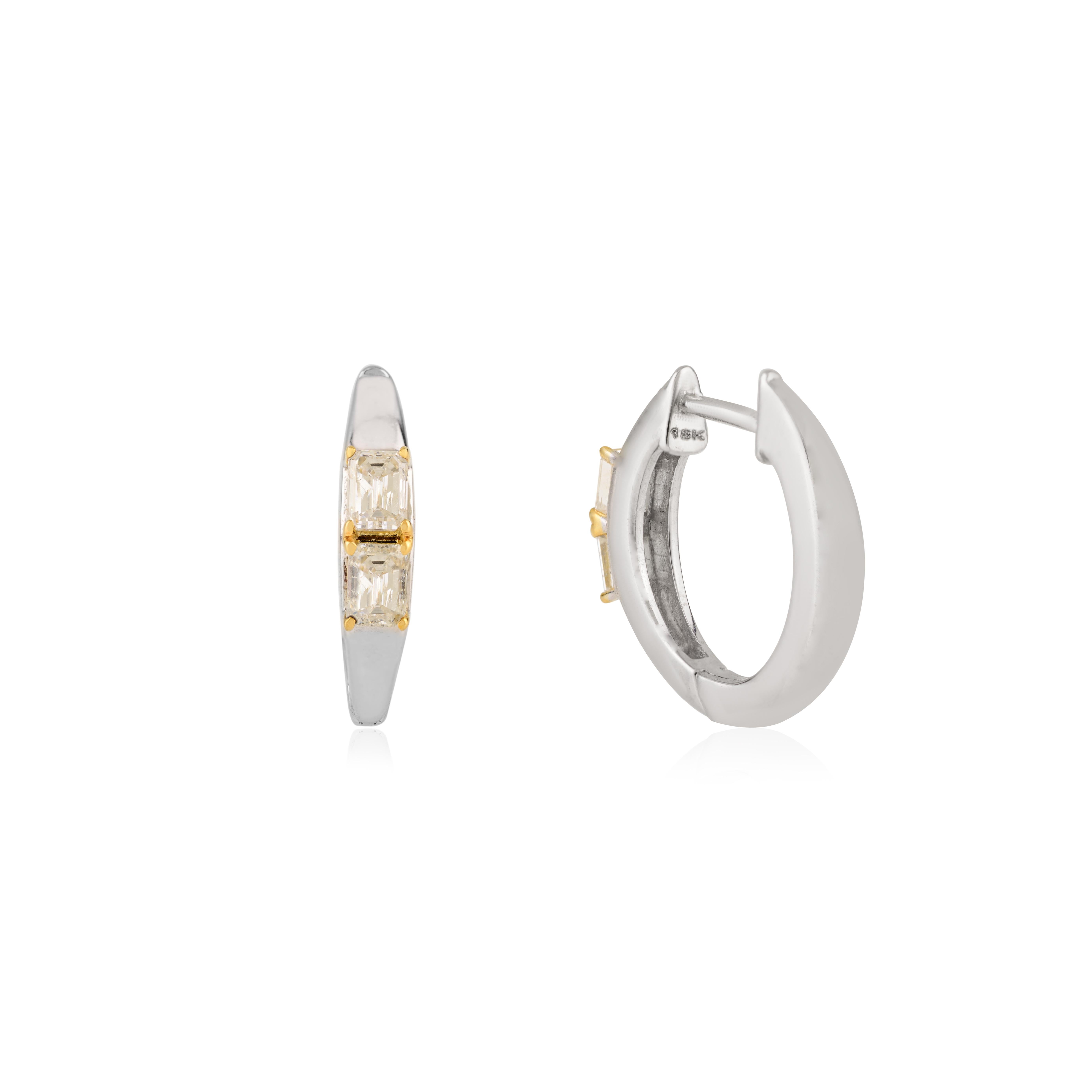 Boucles d'oreilles Huggie en or blanc et jaune 18K avec diamants octogonaux Everyday Wear Neuf - En vente à New York, NY