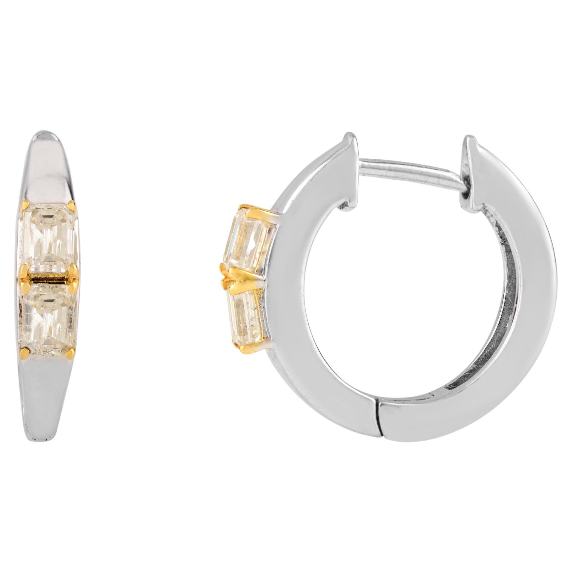 Boucles d'oreilles Huggie en or blanc et jaune 18K avec diamants octogonaux Everyday Wear en vente