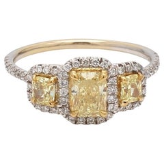 Anillo de oro blanco y amarillo de 18 quilates con diamantes radiantes amarillos fantasía