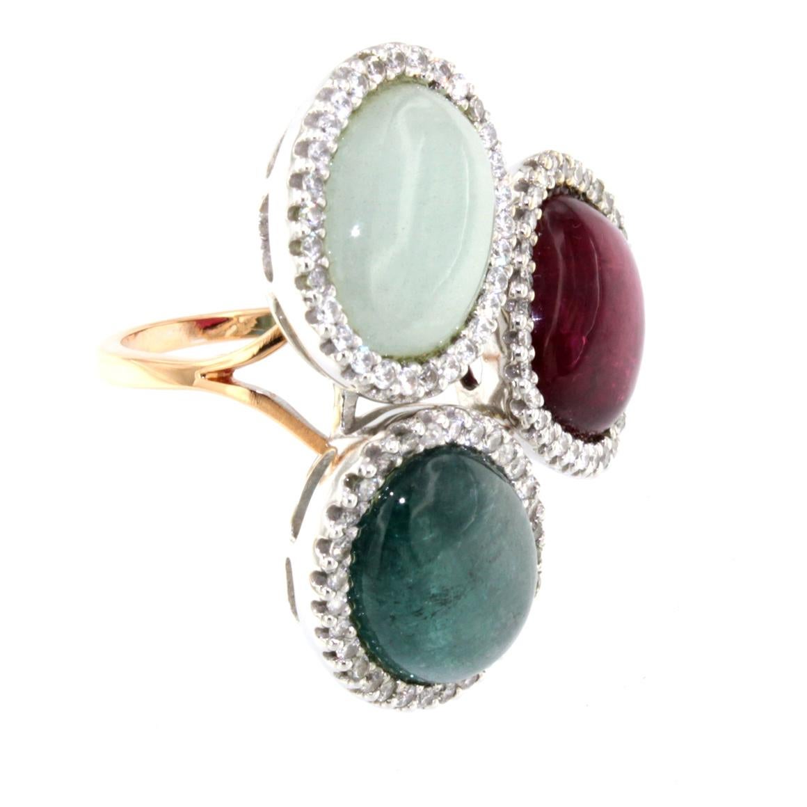 Taille cabochon Bague Cocktai en or blanc et jaune 18 carats, aigue-marine, tourmaline laiteuse et diamants blancs en vente