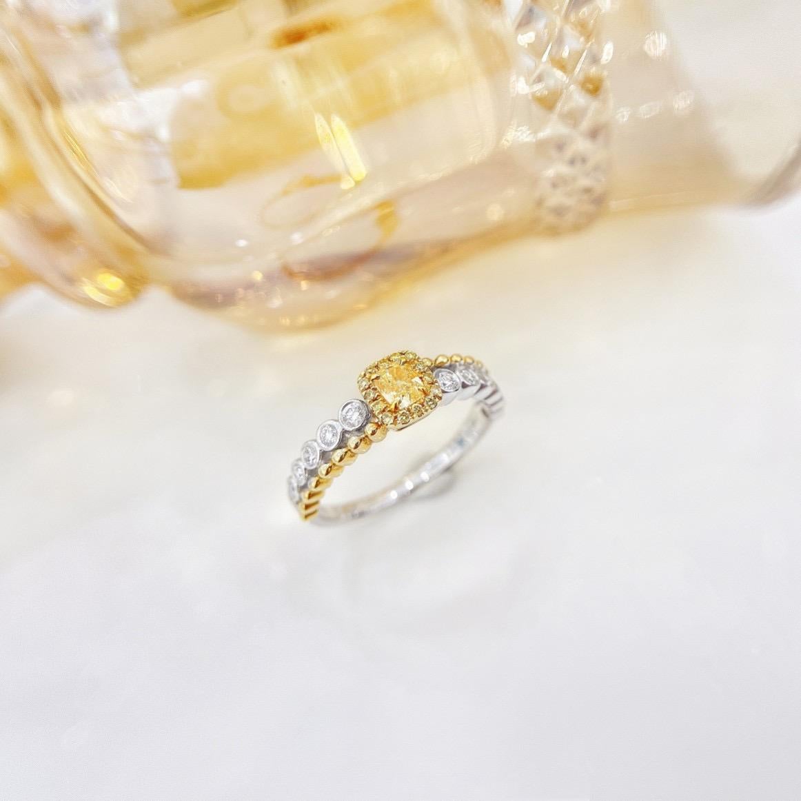 Women's or Men's 18K White & Yellow Gold Yellow Diamond Ring with Diamonds For Sale