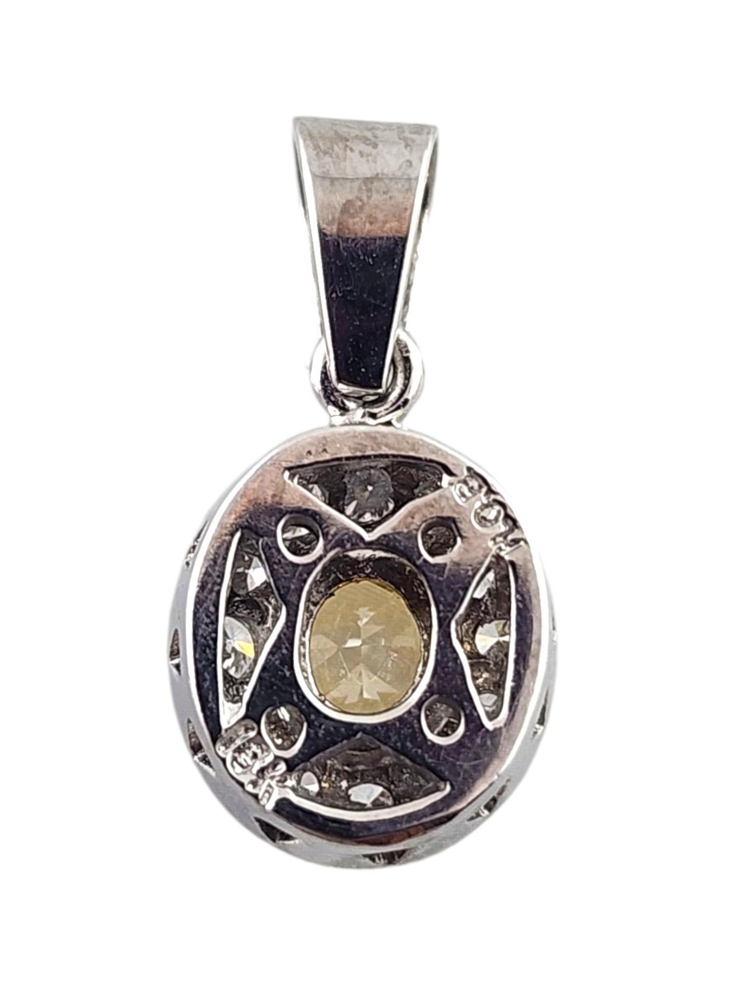 Taglio ovale Ciondolo a goccia con diamante aureolato in oro bianco e giallo 18 carati #19038 in vendita