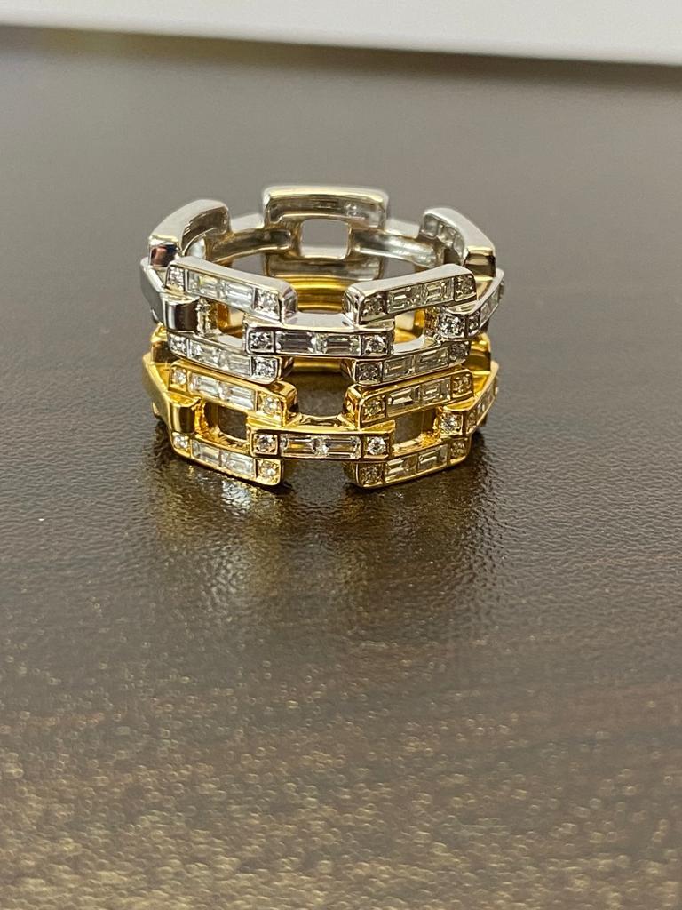 Modern 18K White / Yellow Link Rings For Sale