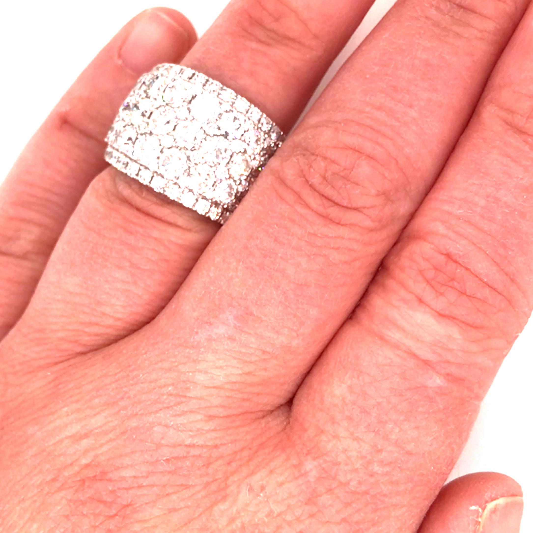 18 Karat breites 5-reihiges Diamantband aus Weißgold Damen im Angebot