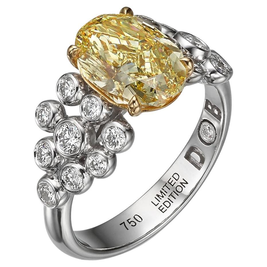 18k W&Y Gold Engagement Ring with 3.02ct Fancy Yellow VS2 Oval Dimaond - GIA  For Sale