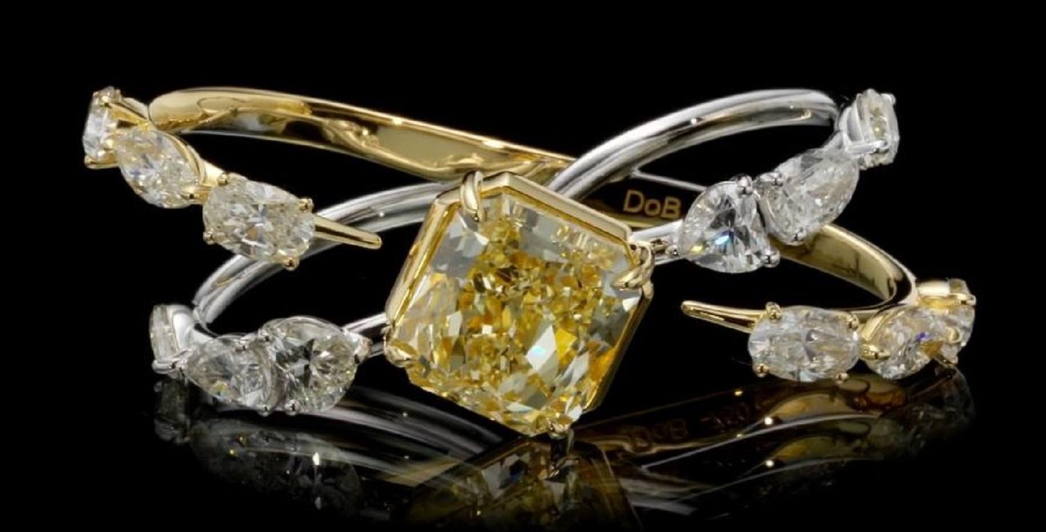 18 Karat W&Y Gold Zwei-Finger-Ring mit 9,35 Karat aus Fancy-Diamant in Strahlenform - GIA (Art déco) im Angebot