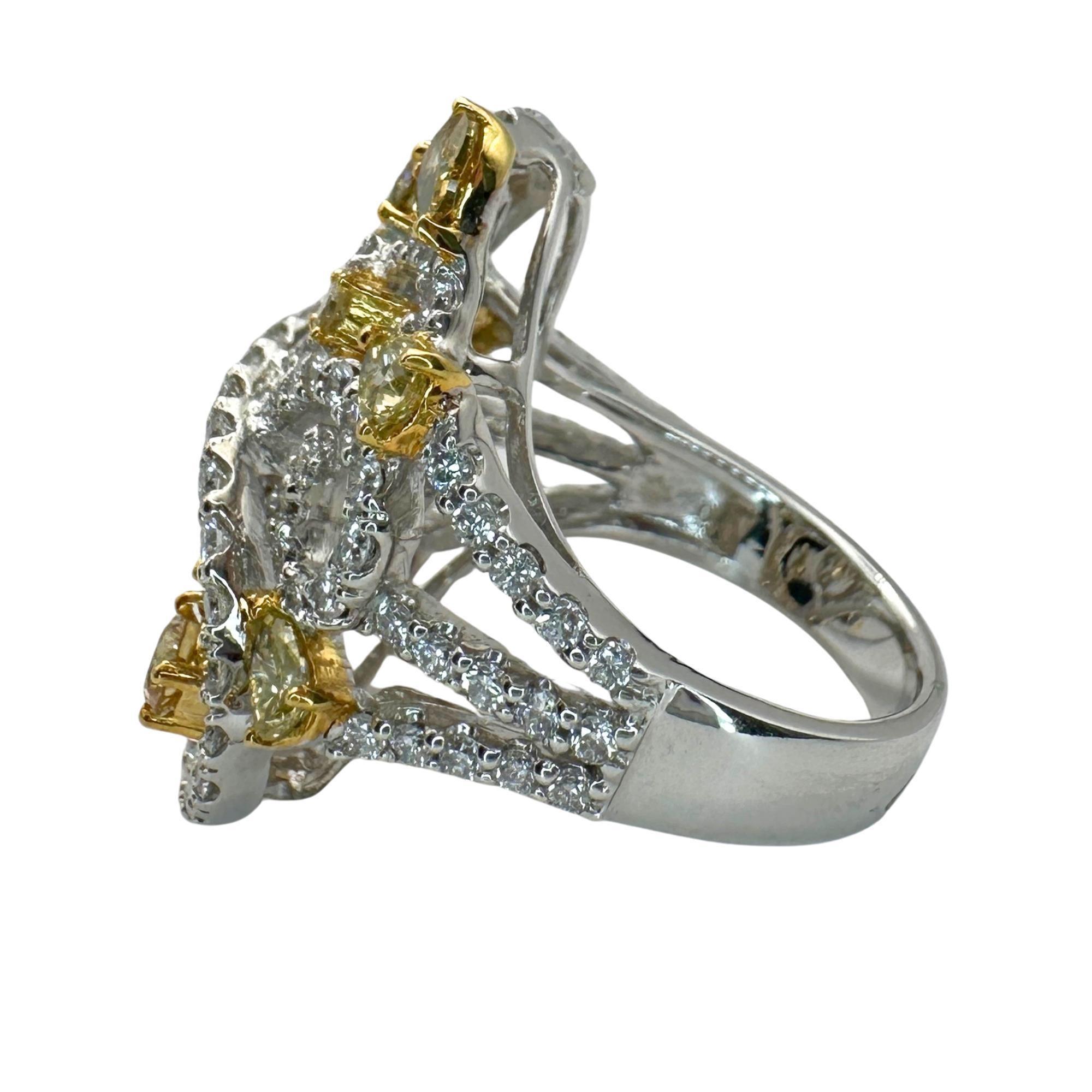 18k Yellow and White Diamond Ring In Good Condition For Sale In New York, NY