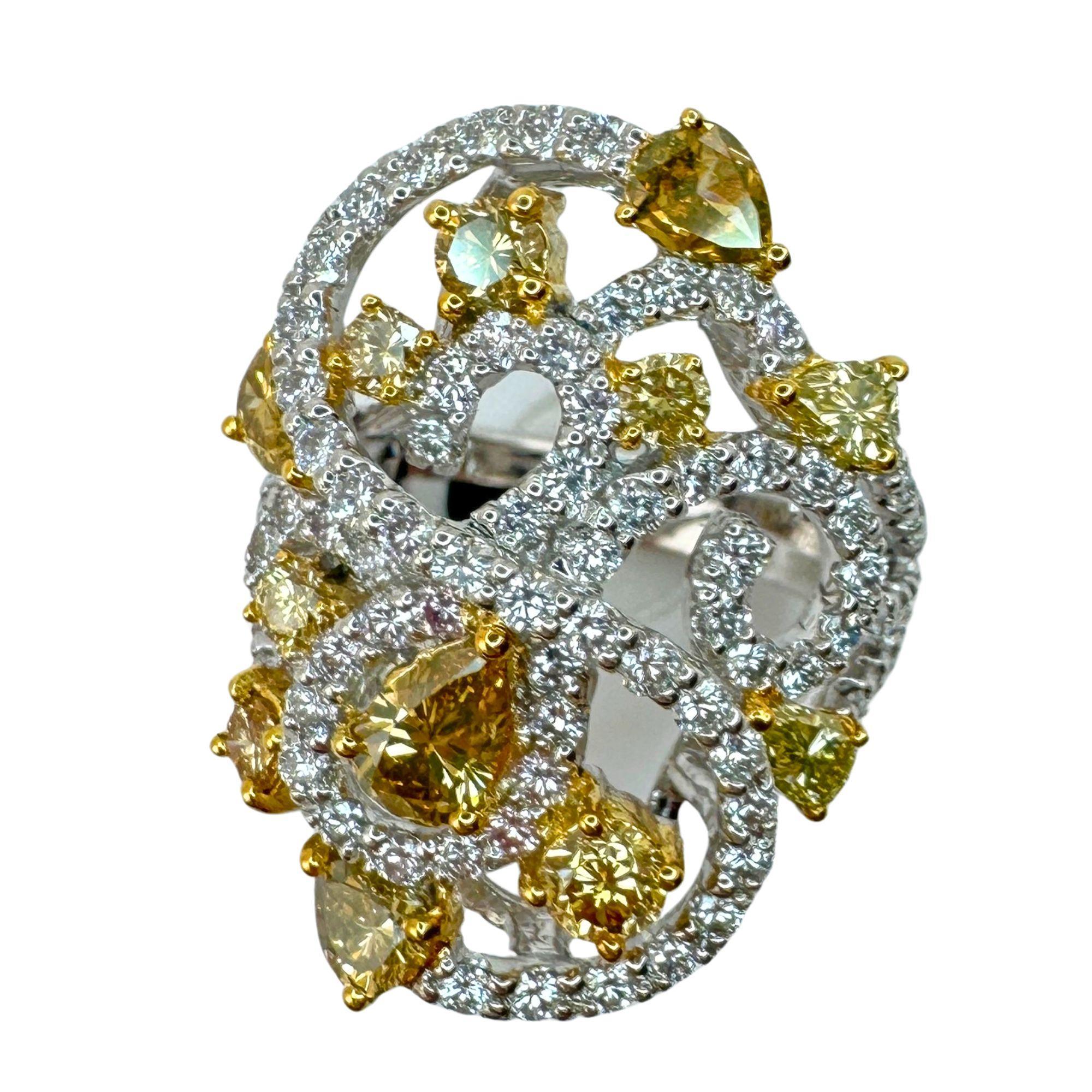18k Yellow and White Diamond Ring For Sale 2