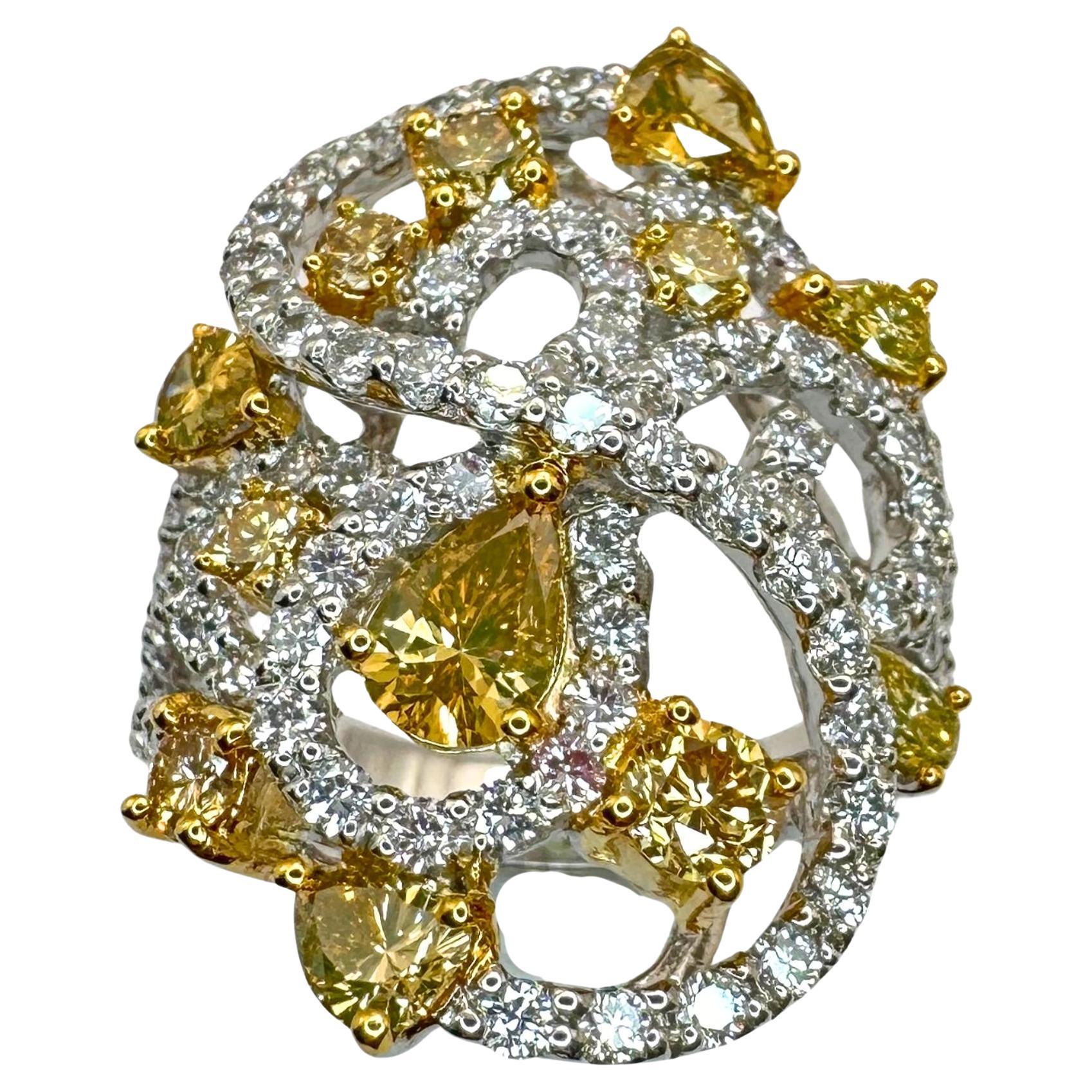 18k Yellow and White Diamond Ring For Sale