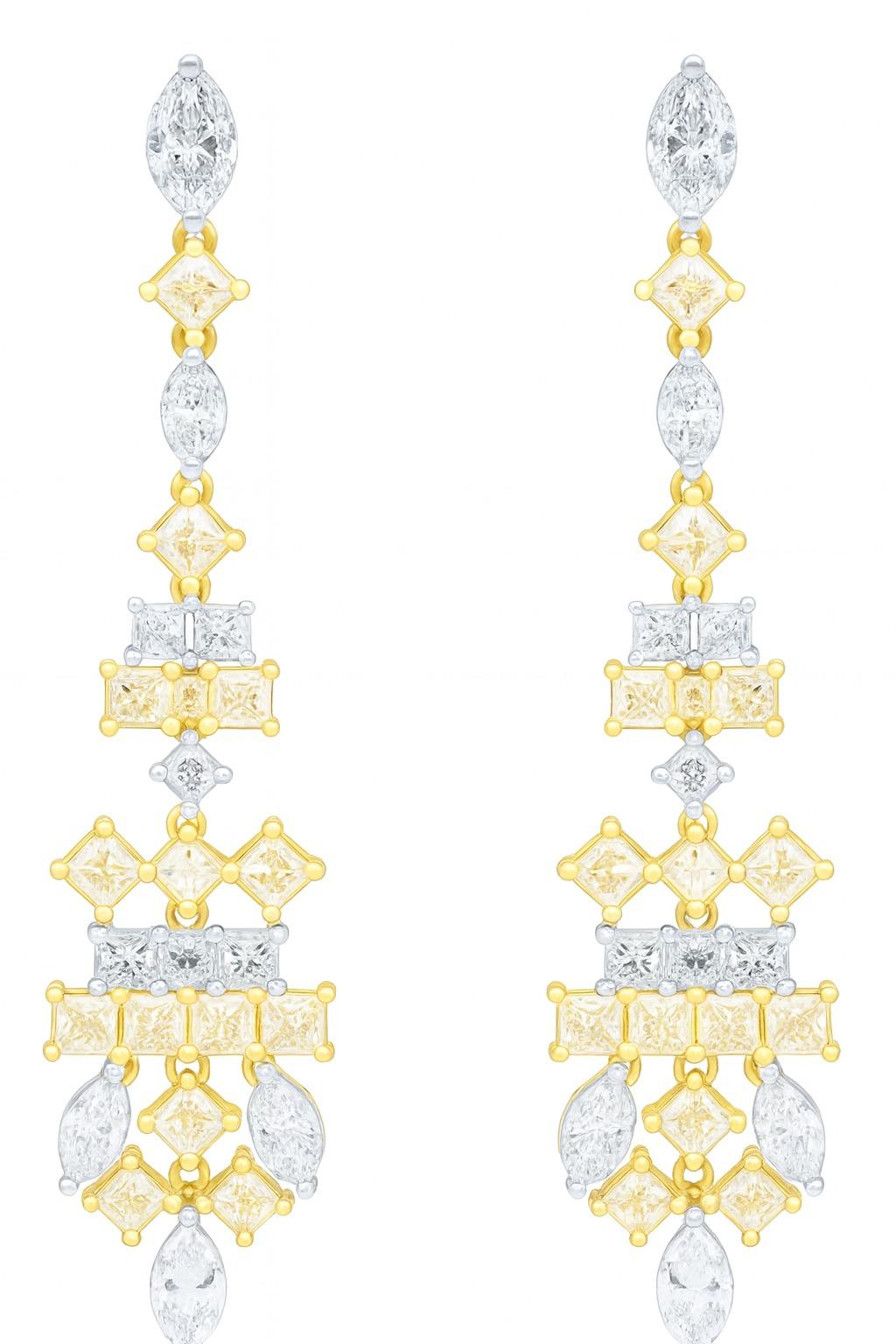 Moderno Orecchini in oro giallo e bianco 18K con diamante giallo chiaro da 12,68 carati in vendita