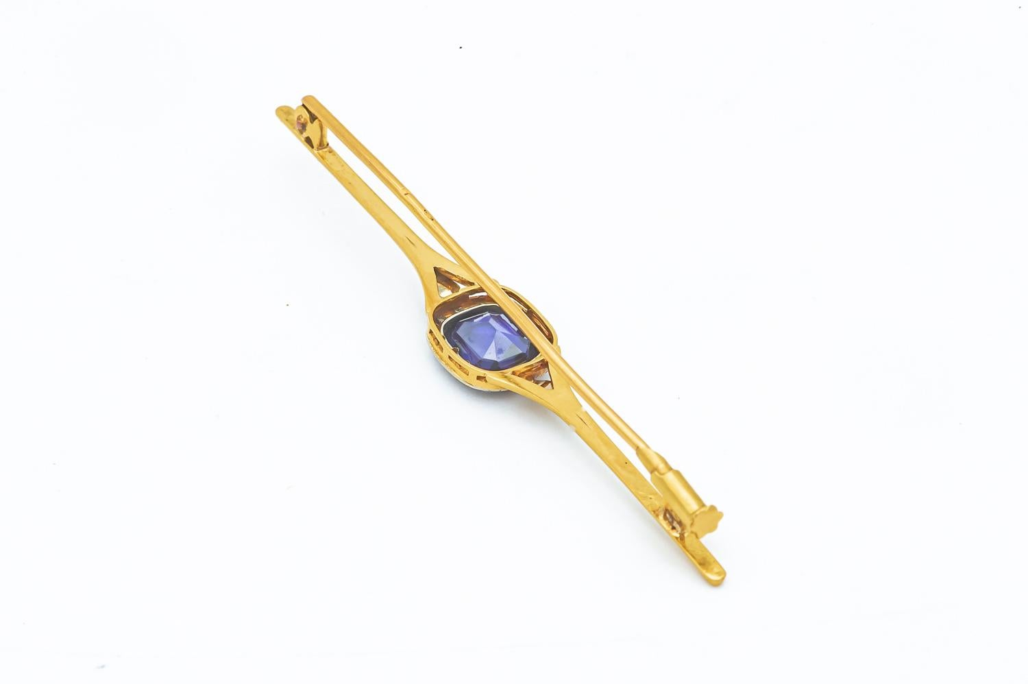 18K Yellow and White Gold Brooch with Blue Sapphire and Diamonds In Excellent Condition In Vannes, FR