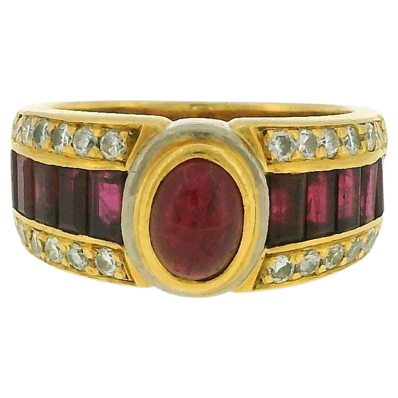 Bague en or jaune et blanc 18 carats sertie d'un rubis cabochon en vente