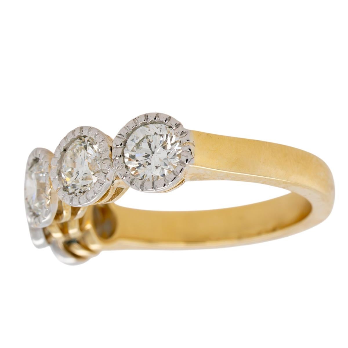 Bracelet en or jaune et blanc 18k serti de diamants Excellent état - En vente à Boca Raton, FL