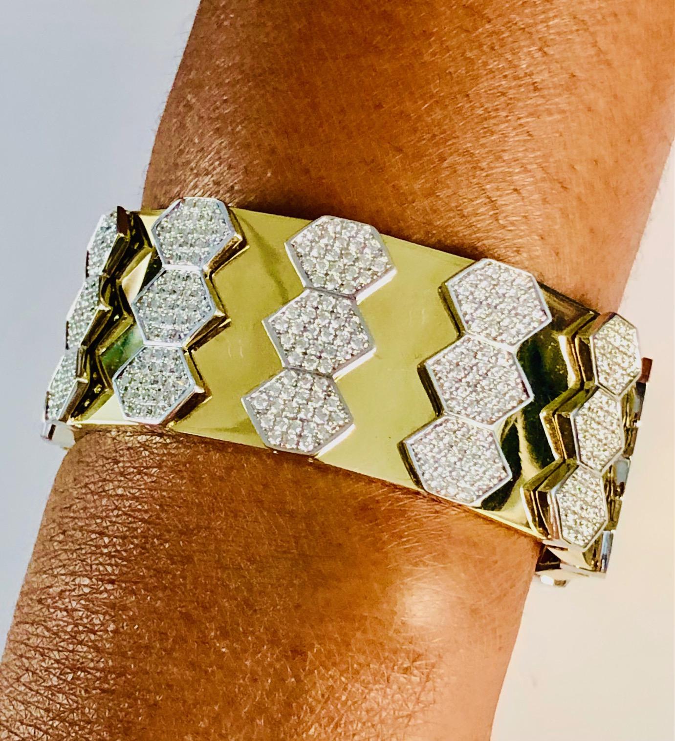 Round Cut 18 Karat Yellow and White Gold Diamond Spring Bangle Bracelet For Sale