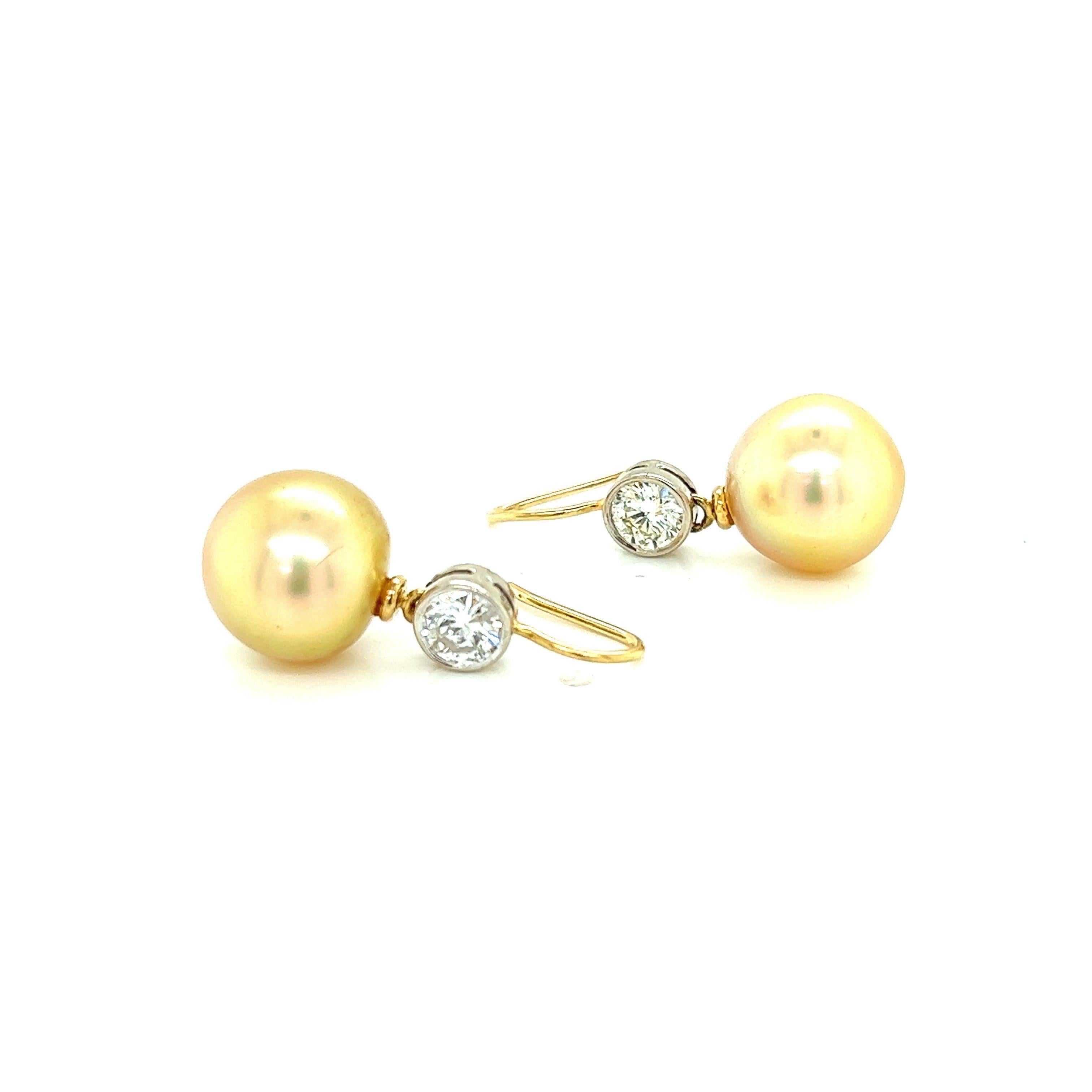 Earrings in 18k yellow and white gold, approx 1tct diamonds, and 11mm yellow South Sea pearl.
Wire hook for pierced ears.

Approximate Length 26.70-28.80mm