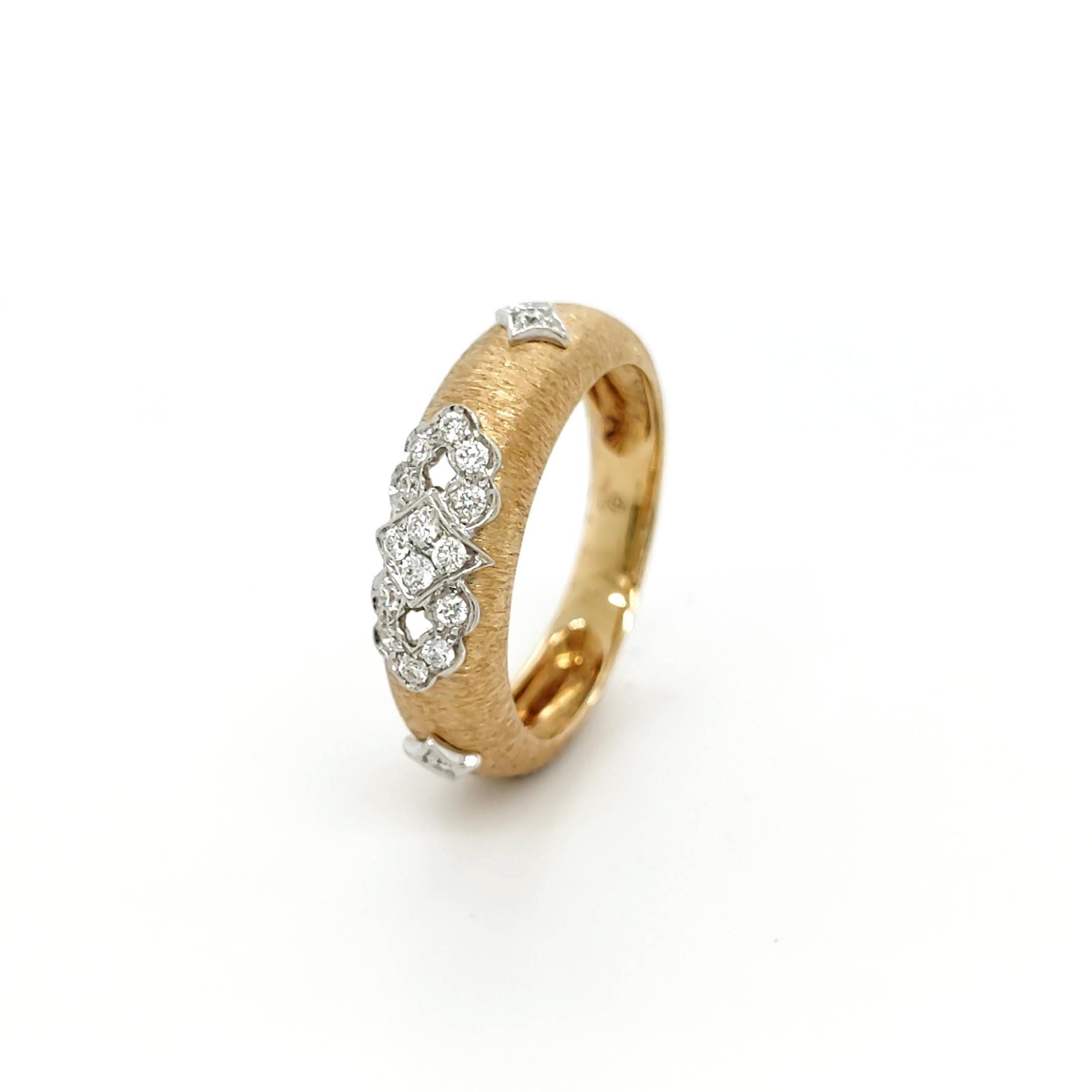18 Karat Gelb- und Weißgold Eleganter durchbrochener Diamantring in florentinischem Finish (Kunsthandwerker*in)