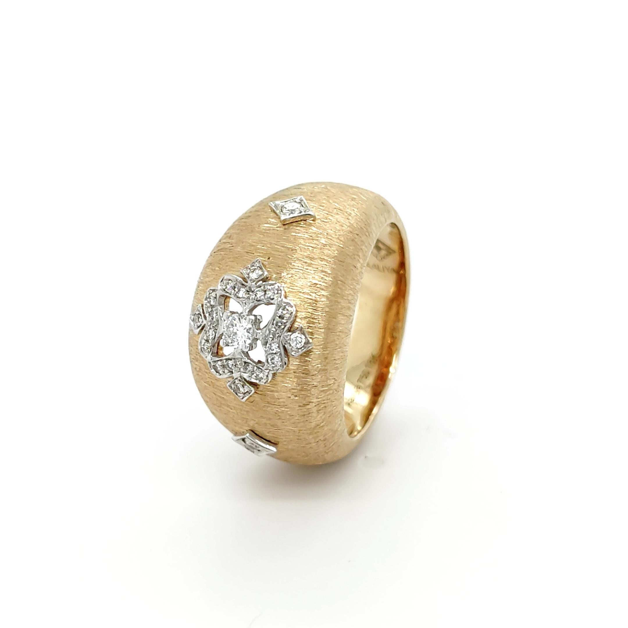 18K Gelb- und Weißgold Blumen-Diamant-Dome-Ring in Florentine Finish (Rundschliff)