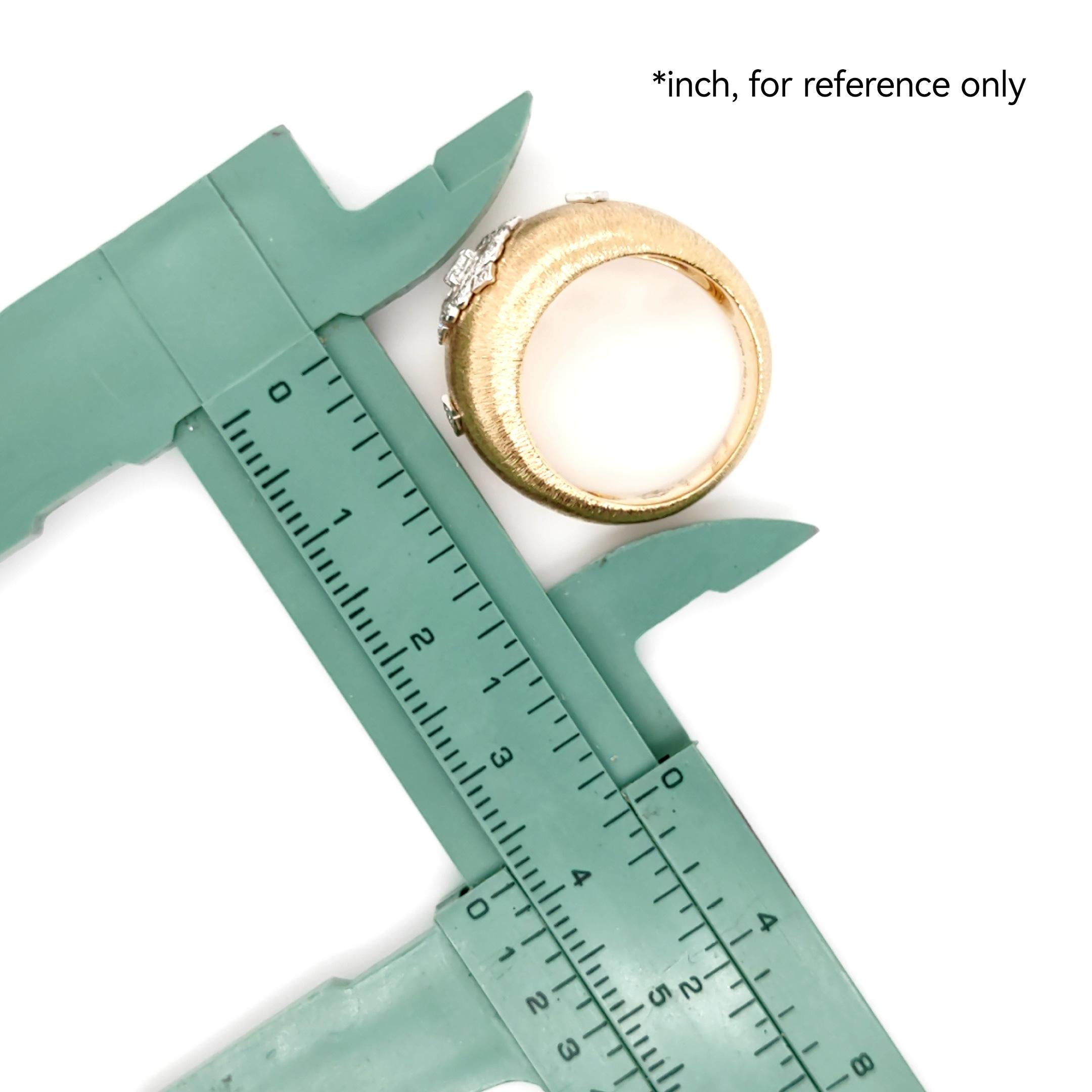 18K Gelb- und Weißgold Blumen-Diamant-Dome-Ring in Florentine Finish im Zustand „Neu“ in Hong Kong, HK
