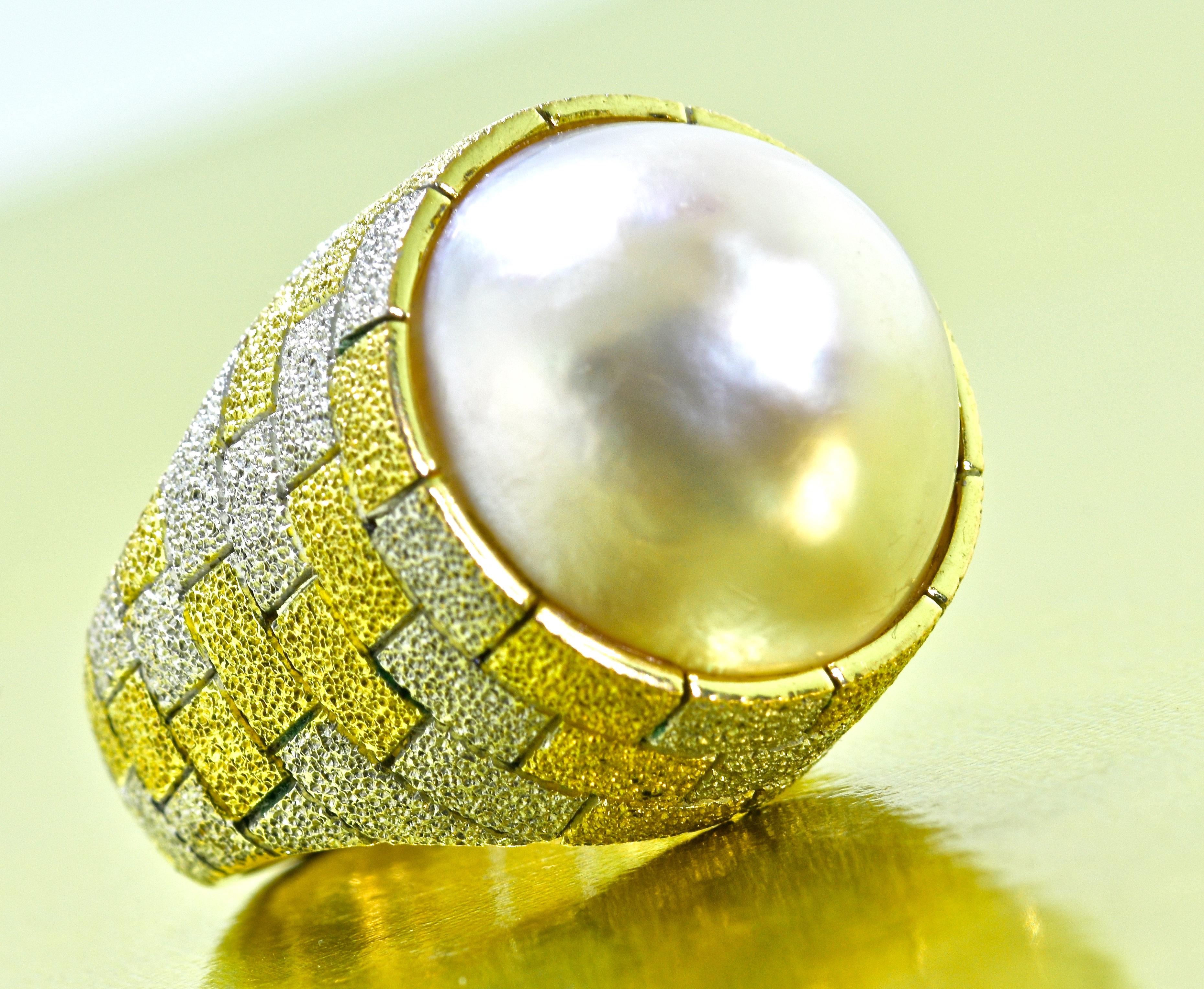 Cabochon 18 Karat Yellow and White Gold Holding a Large Cultured Mabe Pearl, circa 1965