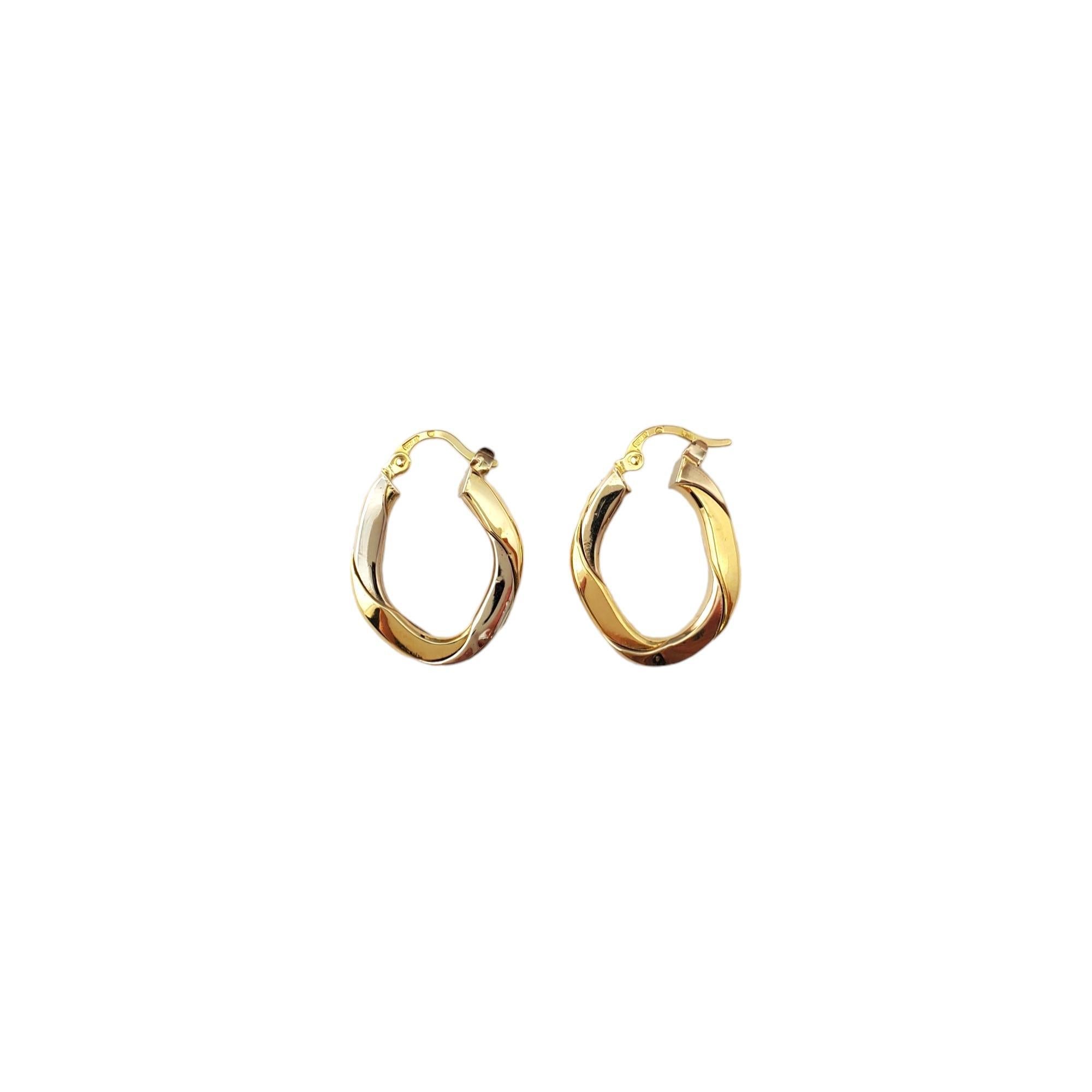18K Yellow and White Gold Oval Hoop Earrings 

These gorgeous earrings are a staple to your collection. 

Size: 24.4mm X 3.5mm X 3.1mm

Weight: 2.2dwt. / 3.5 gr.

Marked: 750

Very good condition, professionally polished.

Will come packaged in a