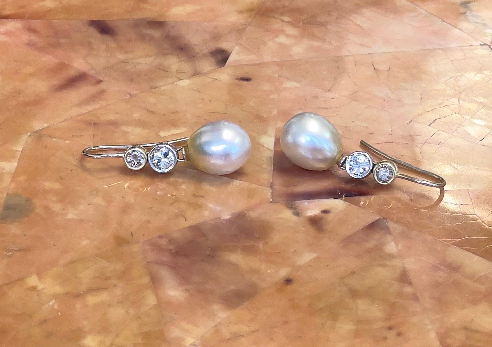 Pearl earrings in 18k yellow and white gold and approx. 0.60tct white diamonds and approx. 0.20tct champagne diamonds on a hook wire.
