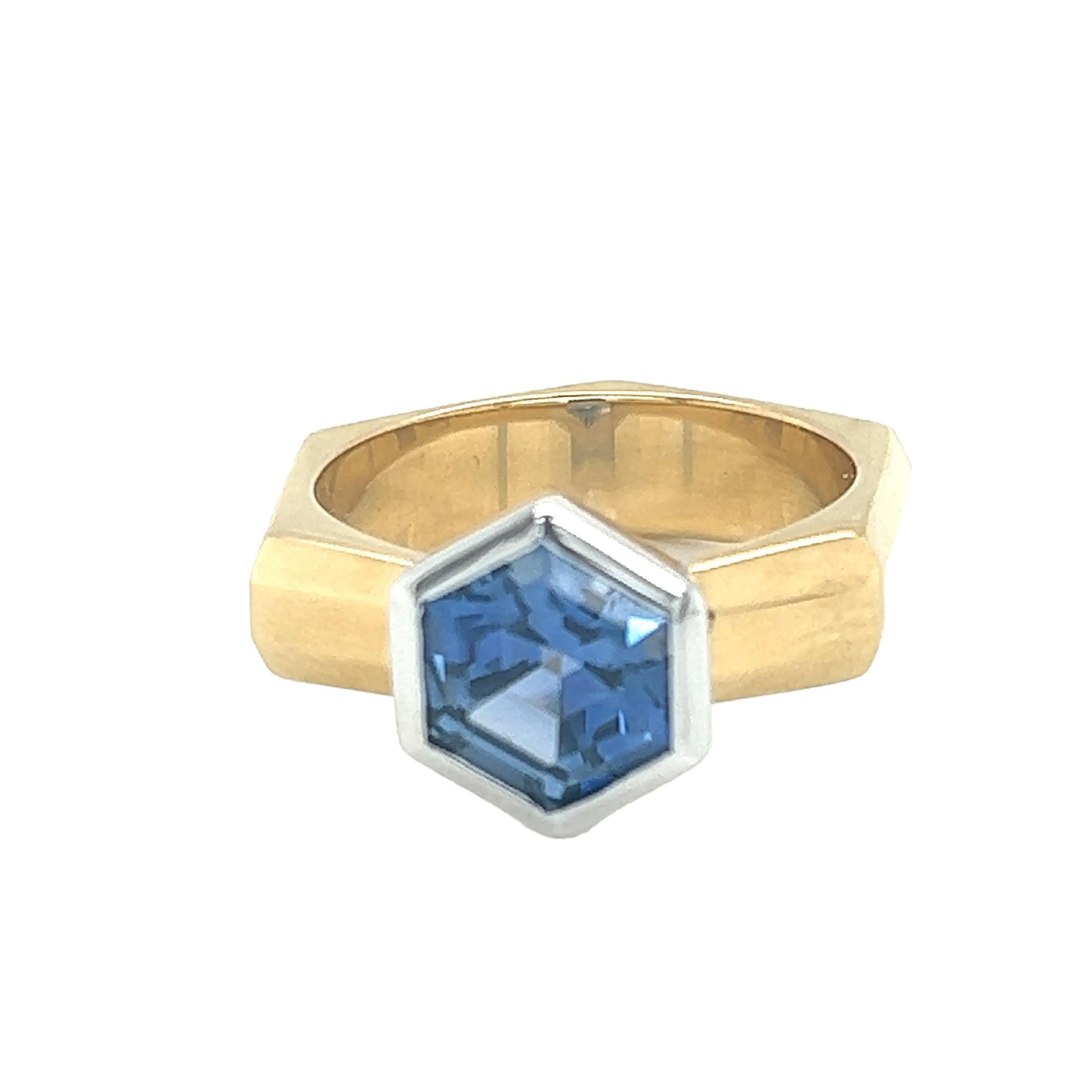 18k Yellow and White Gold Ring with Approx. 2.11ct Hexagon Sapphire In New Condition For Sale In New York, NY