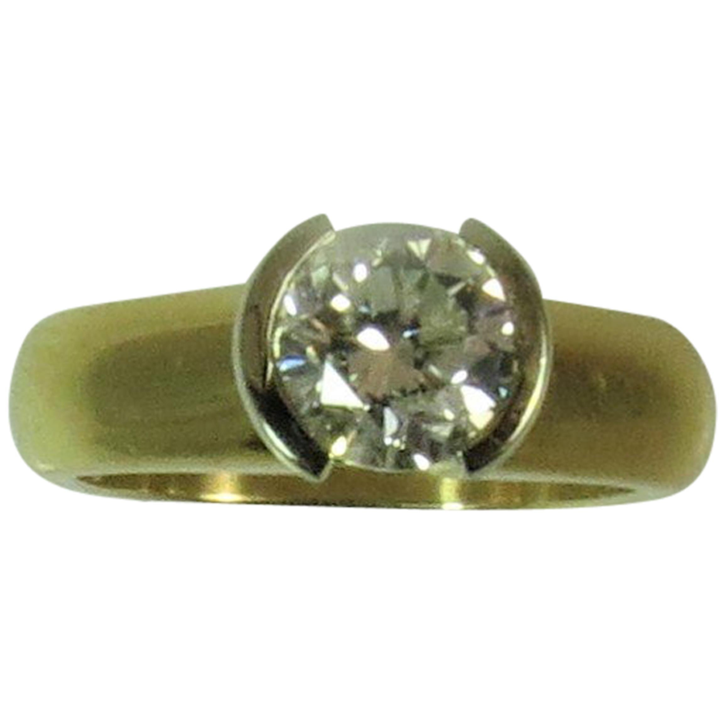 Anello in oro giallo e bianco 18k con diamante rotondo da 1,07 carati