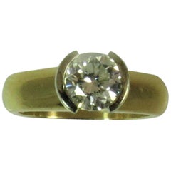 Anello in oro giallo e bianco 18k con diamante rotondo da 1,07 carati