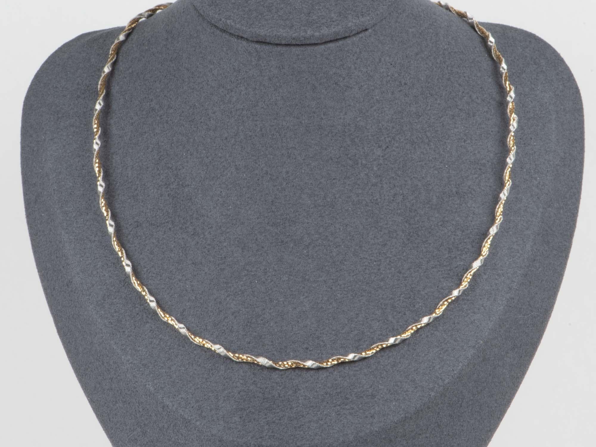 Collana girocollo a tre fili intrecciati in oro giallo e bianco 18K 9,43g R4615 In condizioni Nuovo in vendita a Osprey, FL